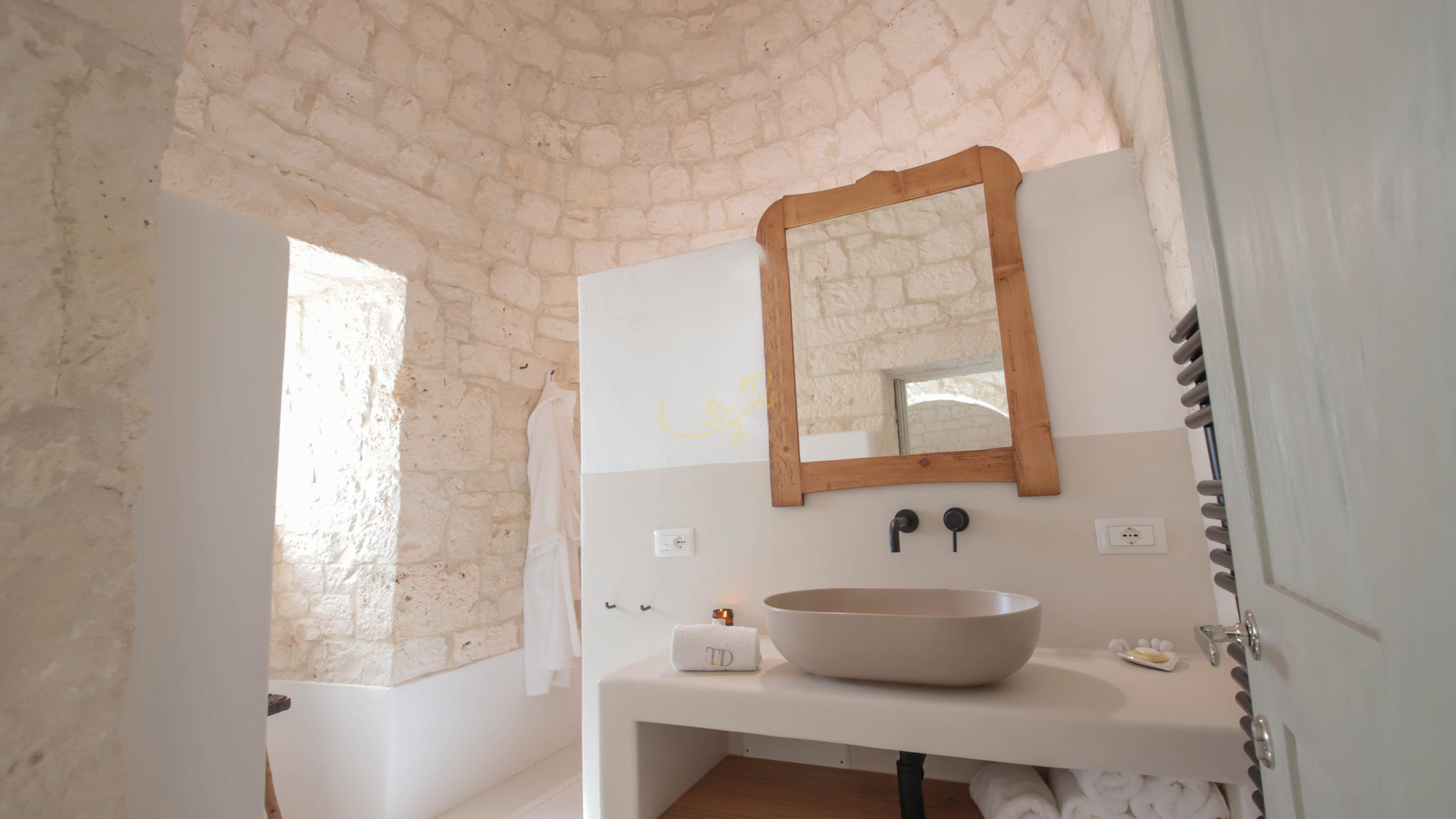 Trulli e Dimore Property Management Martina Franca TD I Coni di Pinurè Trulli with Scenic Valley View