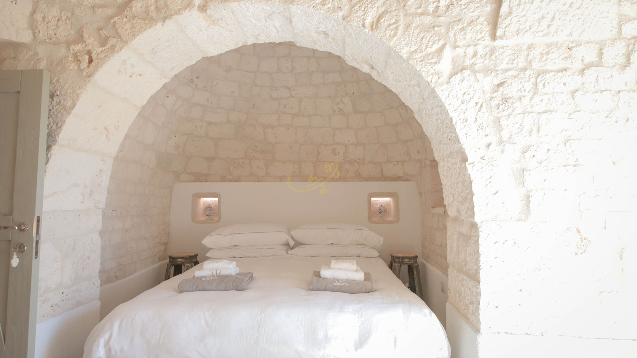 Trulli e Dimore Property Management Martina Franca TD I Coni di Pinurè Trulli with Scenic Valley View