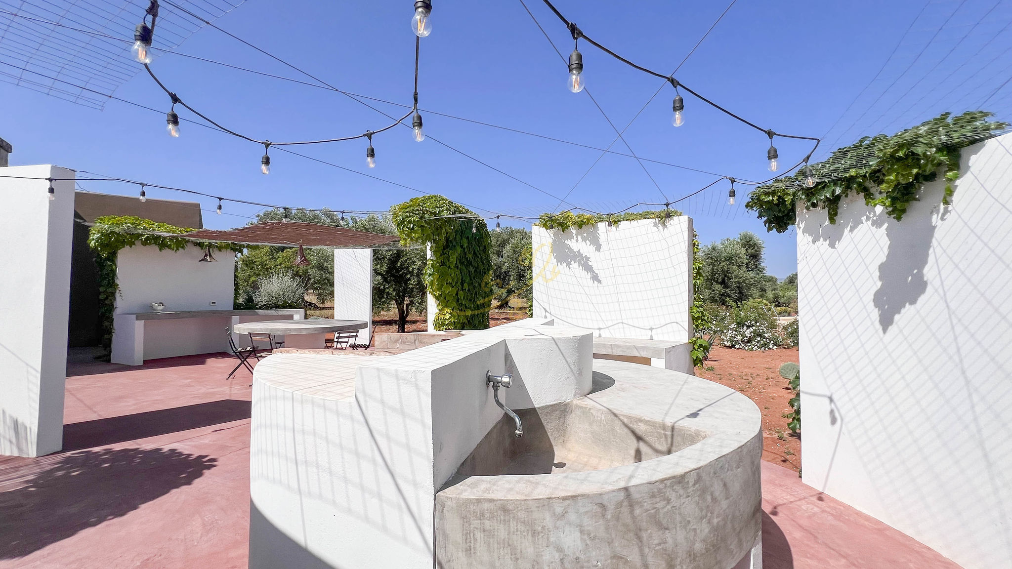 Italianway Fasano TD Torretta Macramè amid the Mediterranean scrub