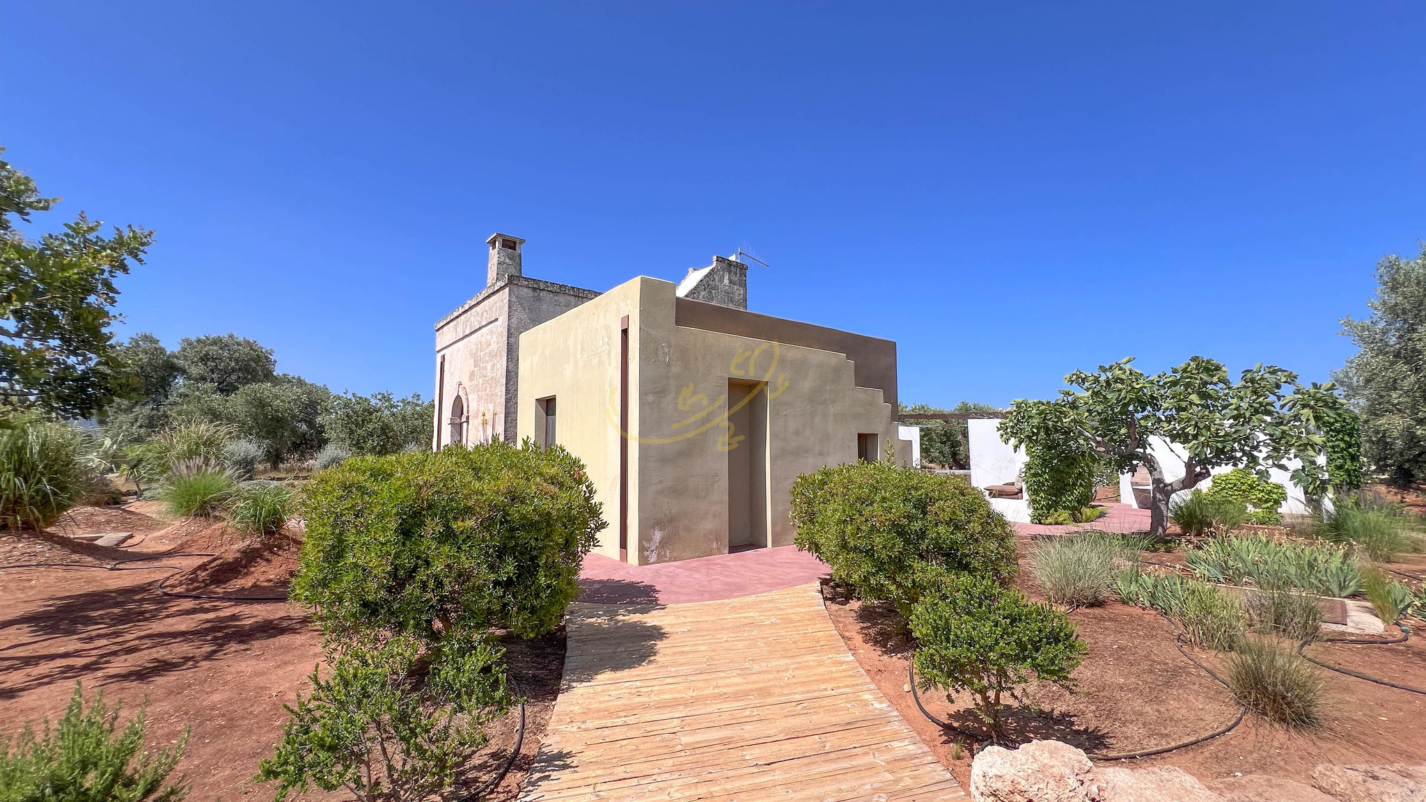 Italianway Fasano TD Torretta Macramè amid the Mediterranean scrub