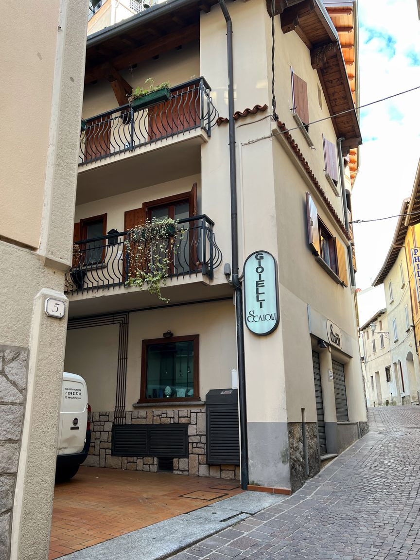 Italianway Barzio Il Balcone in centro di Via Manzoni