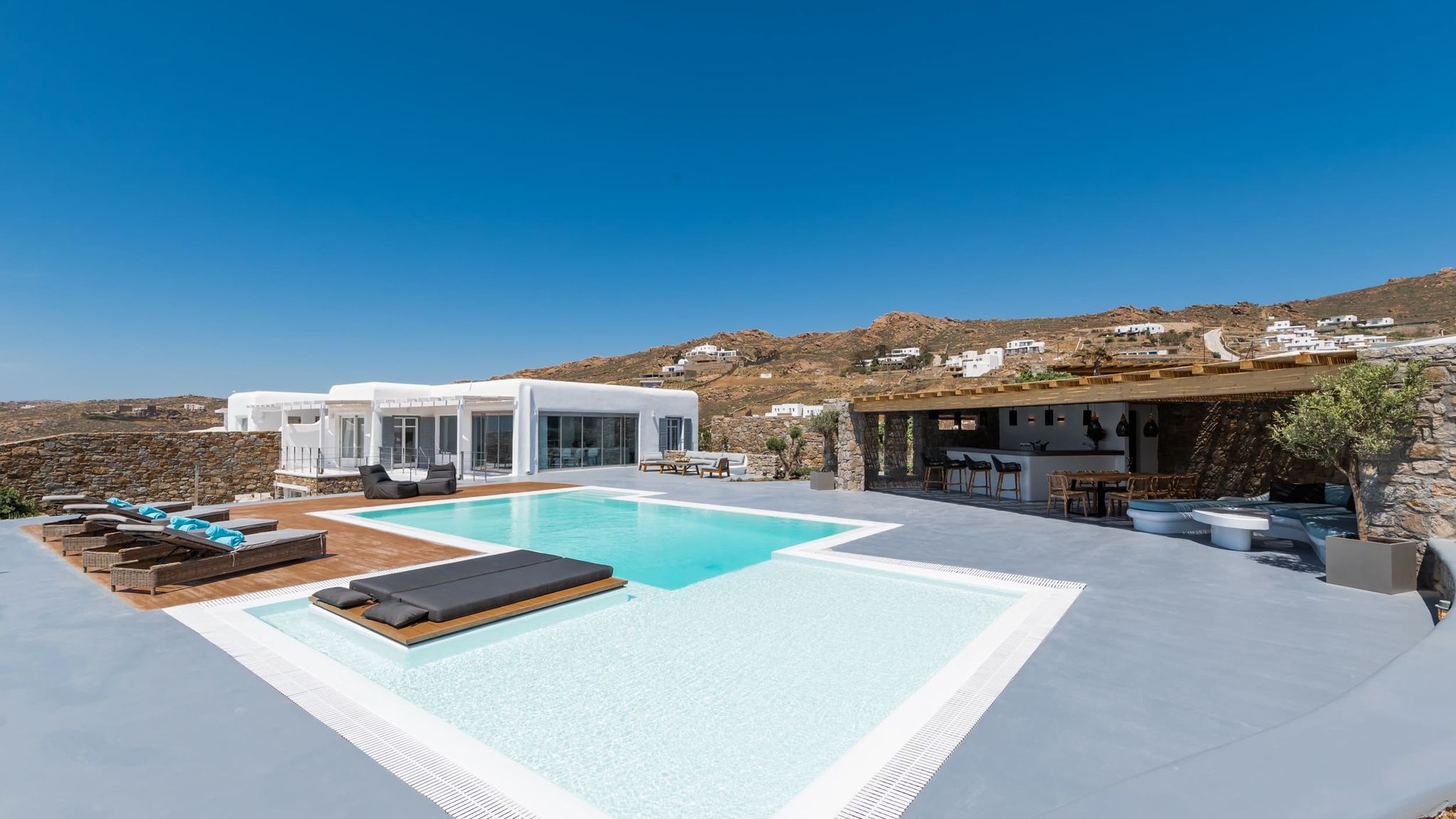 Italianway Mykonos Alexis