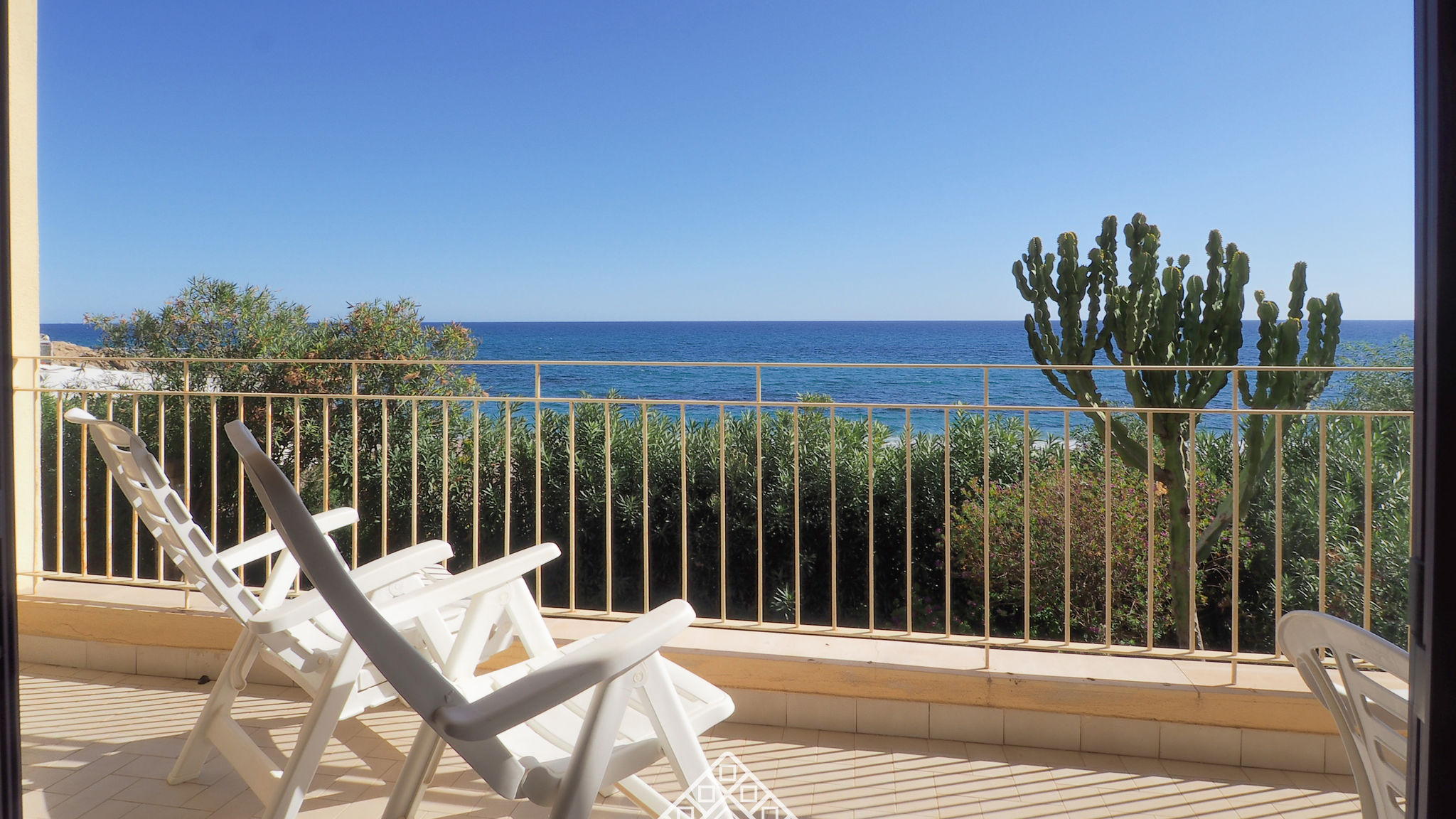 Italianway Bari Sardo Is Feminas 25 - Morada