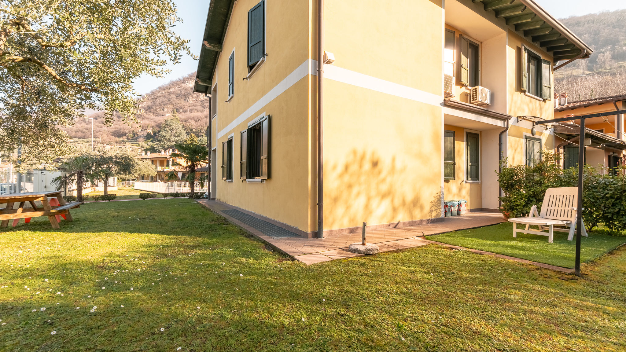 Italianway Sulzano Viola & Family Lake