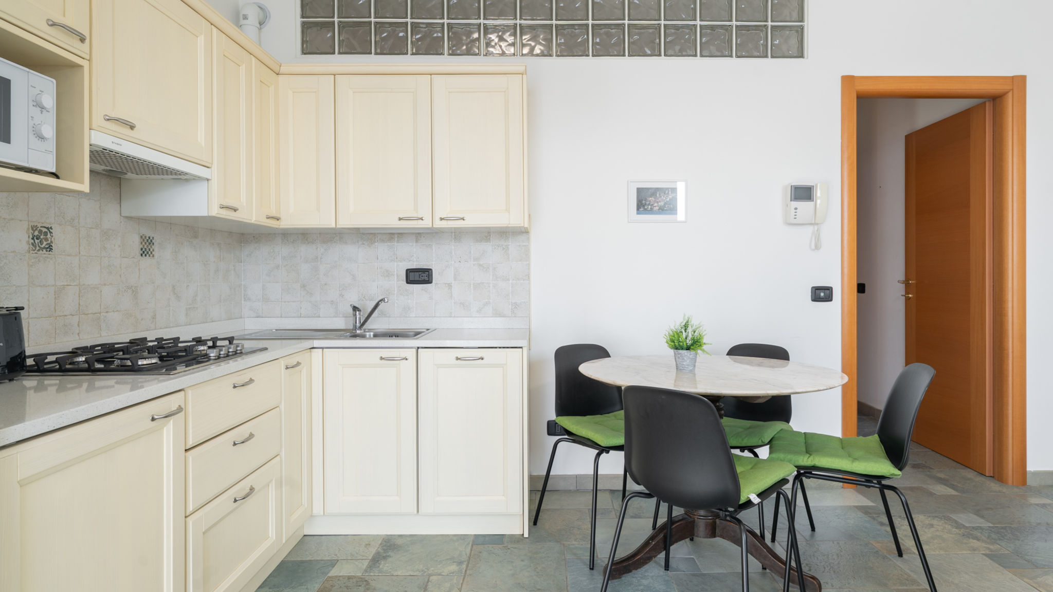 Italianway Bellano Glicine sul Lago Tivan