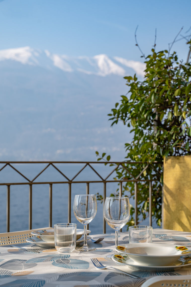 Italianway Bellano Glicine sul Lago Tivan