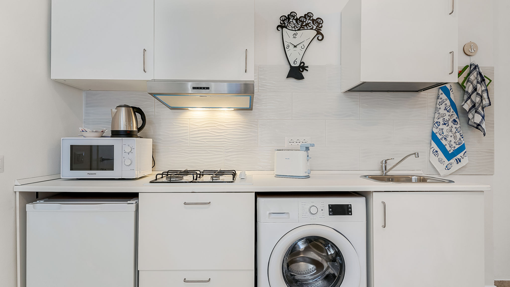 Italianway Monterosso al Mare Modern White Apt with AC and balcony