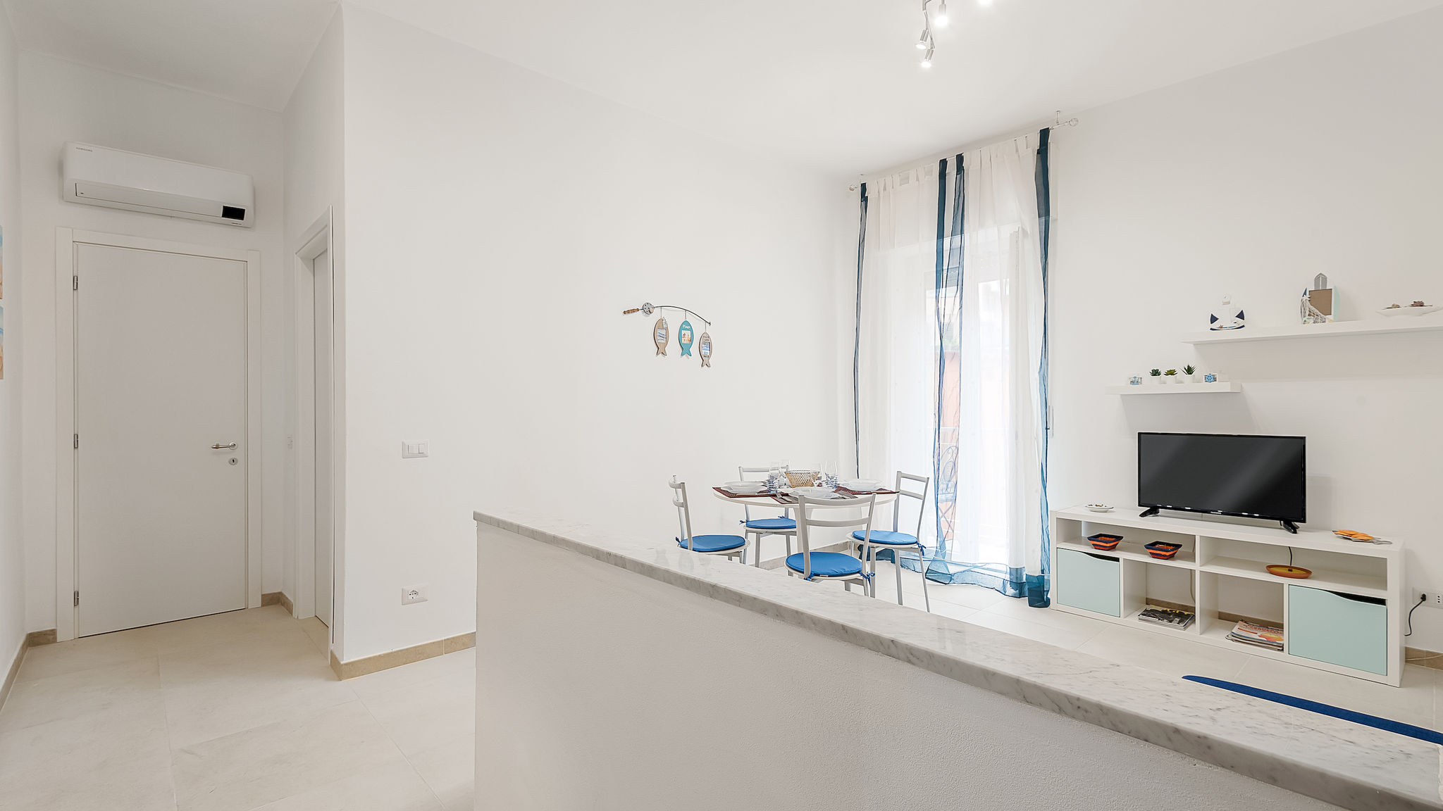 Italianway Monterosso al Mare Modern White Apt with AC and balcony