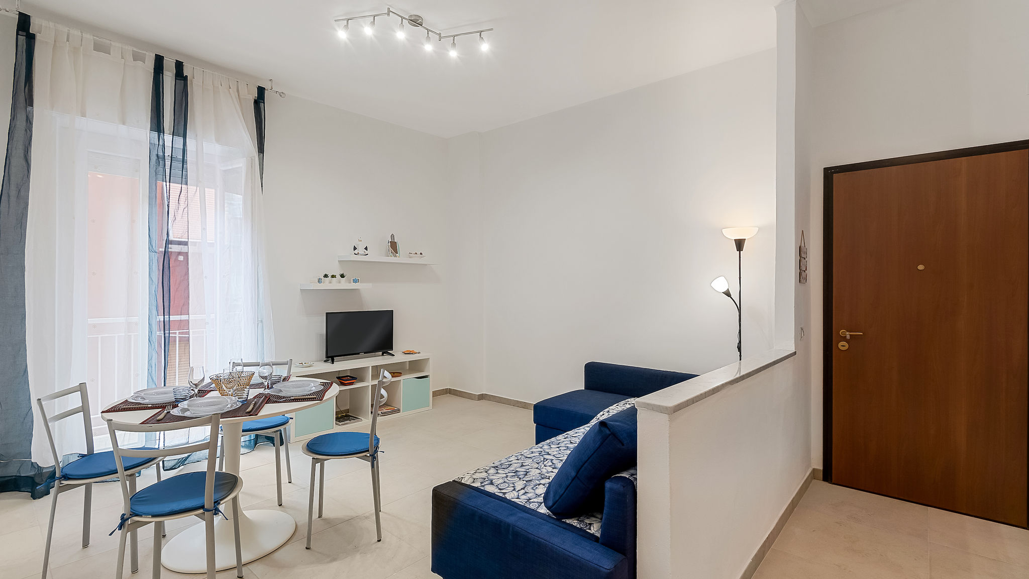 Italianway Monterosso al Mare Modern White Apt with AC and balcony