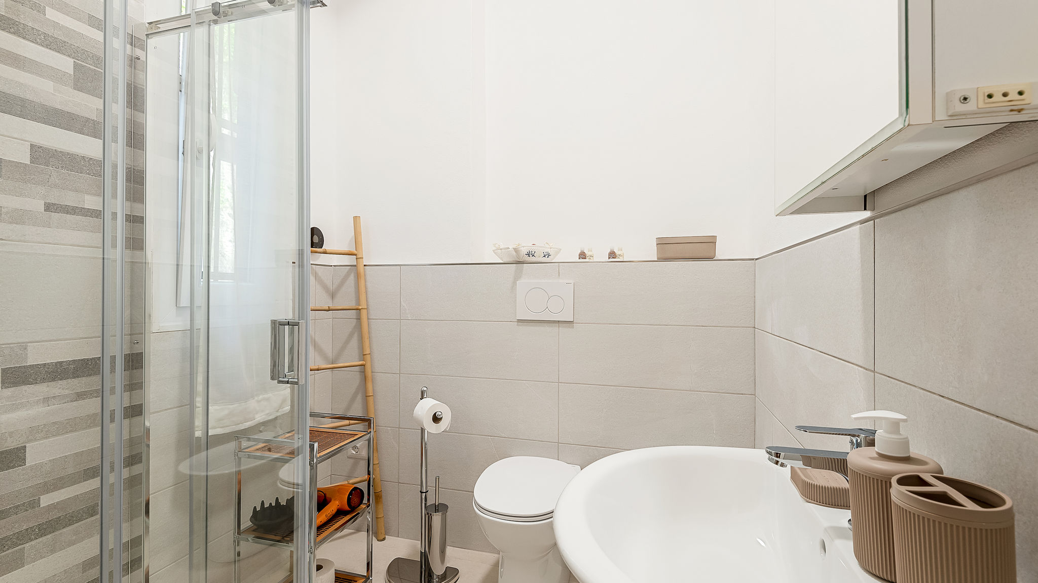 Italianway Monterosso al Mare Modern White Apt with AC and balcony