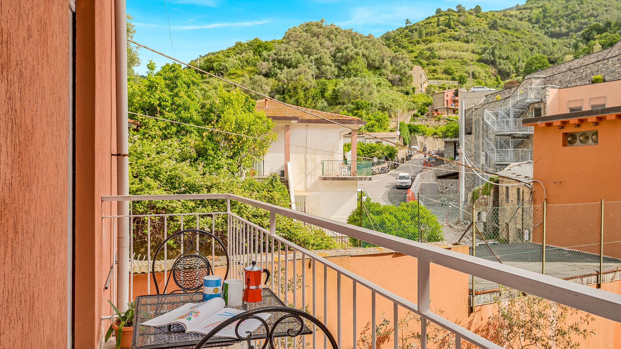 Italianway Monterosso al Mare Modern White Apt with AC and balcony