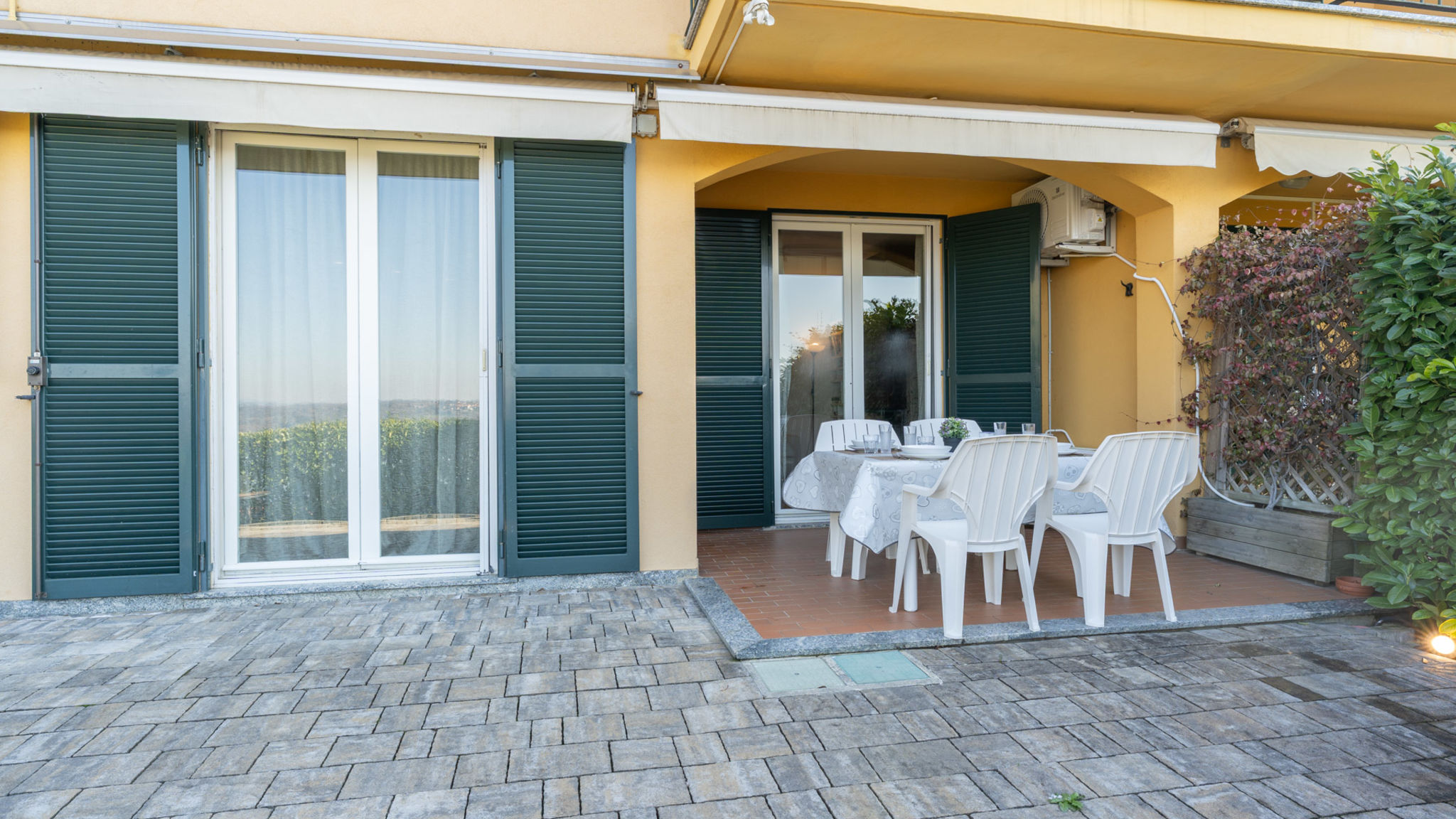 Nativoo Galbiate Residence Sala - Garden, porch, swimmingpool