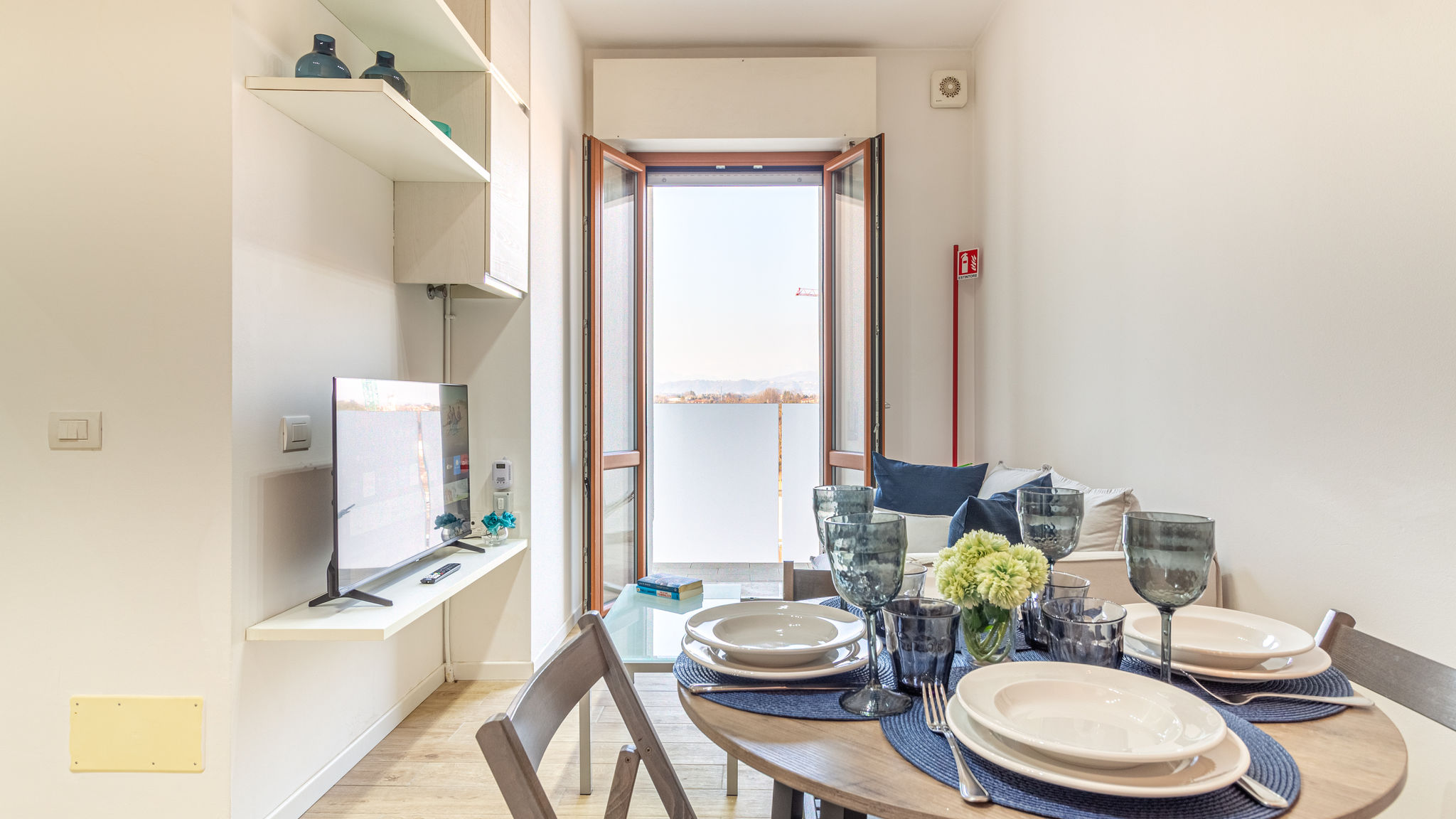 Italianway Vimercate Il quadrato blu