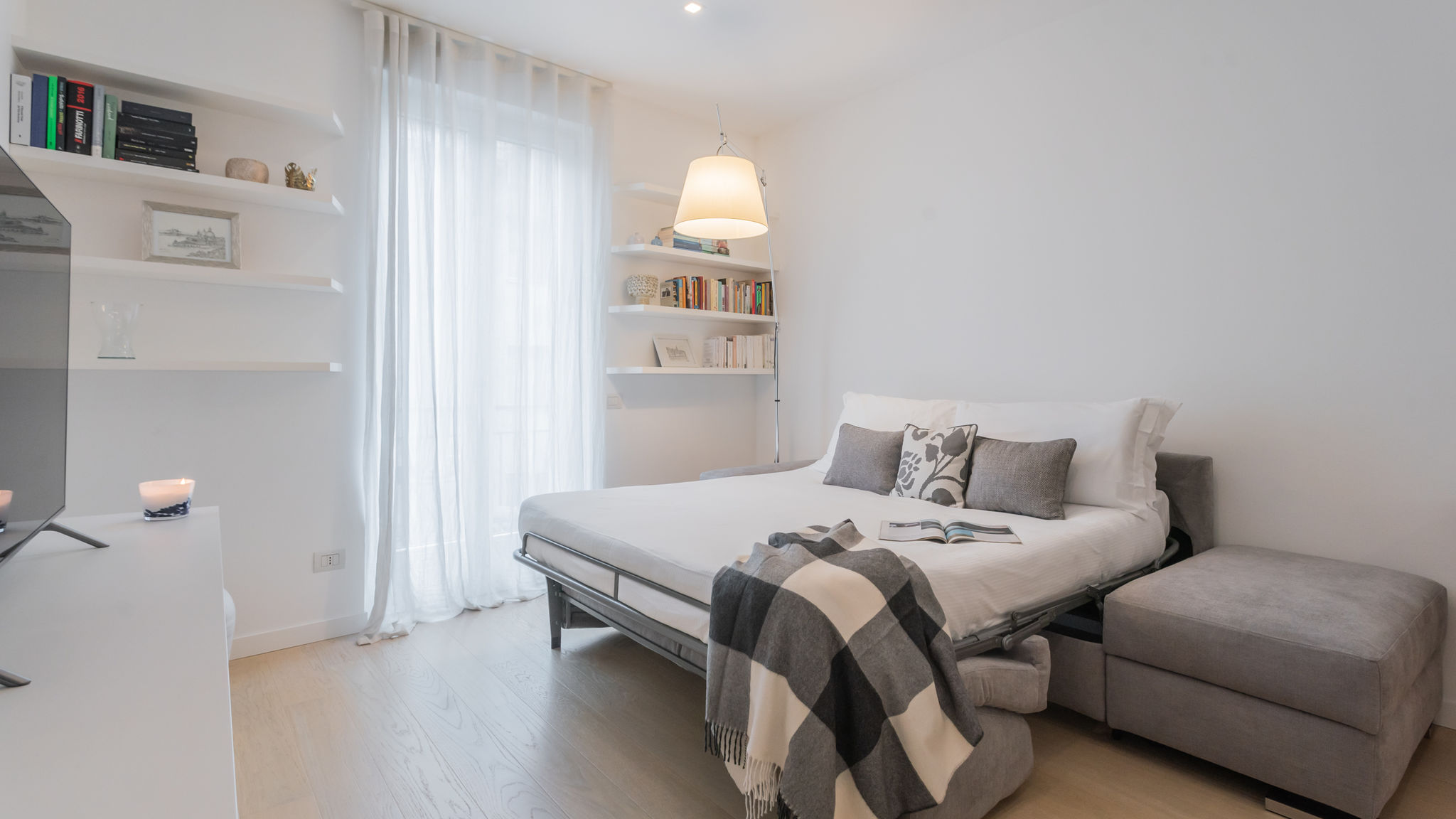 Italianway Como Central & White Apartment
