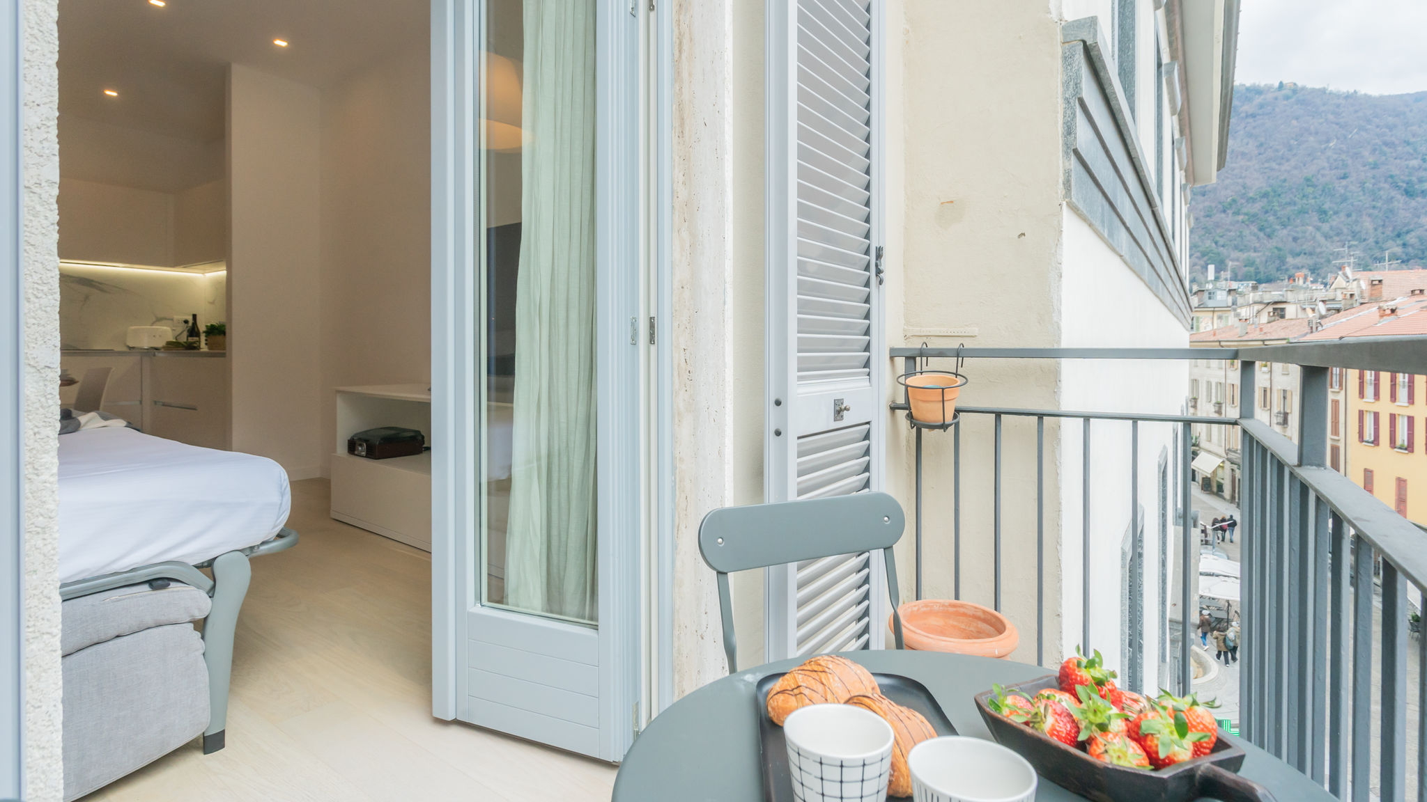 Italianway Como Central & White Apartment