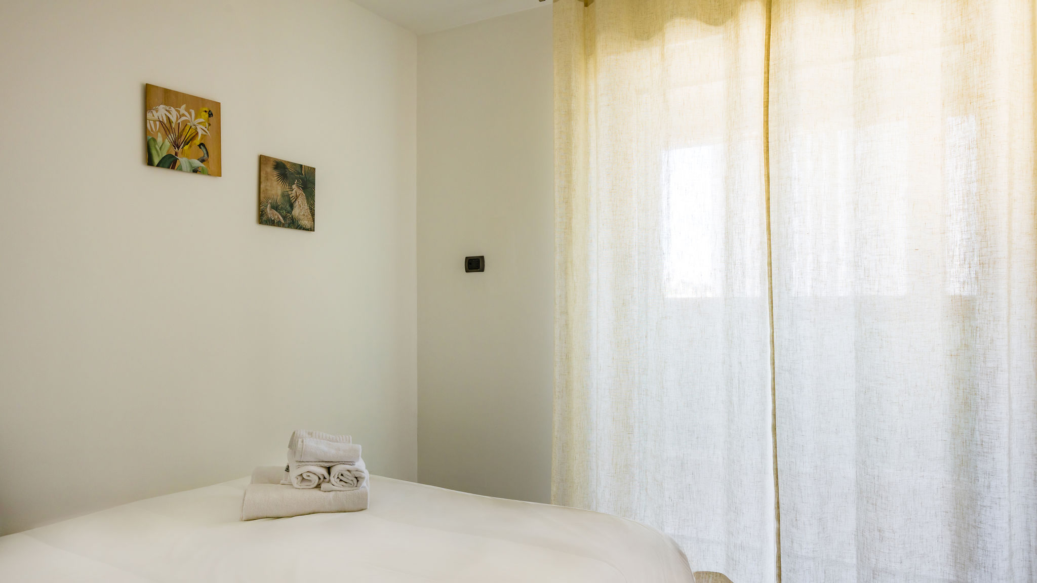 Italianway Napoli Casa Kenzo with parking by NapoliApartments