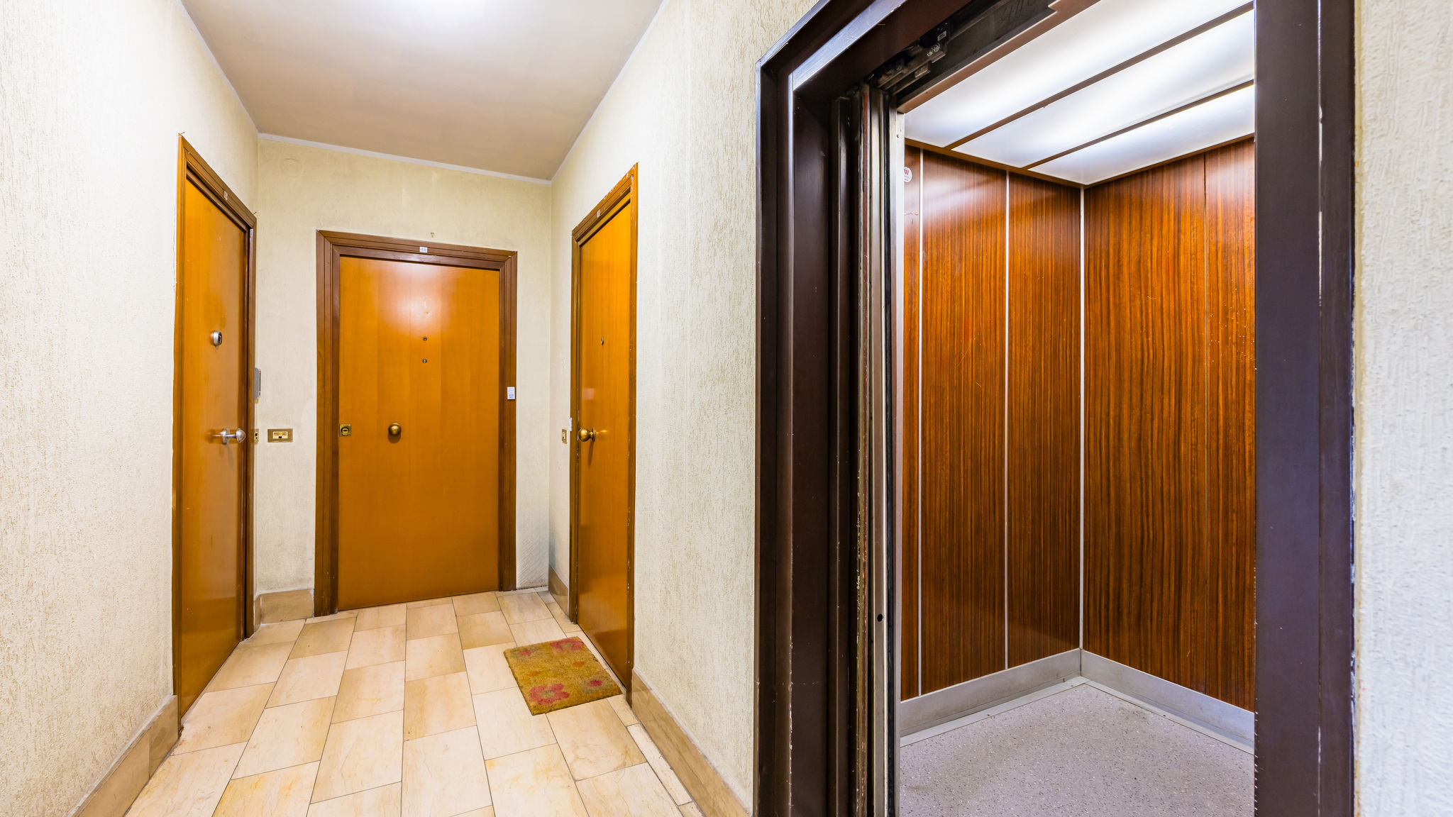Italianway Napoli Casa Kenzo with parking by NapoliApartments