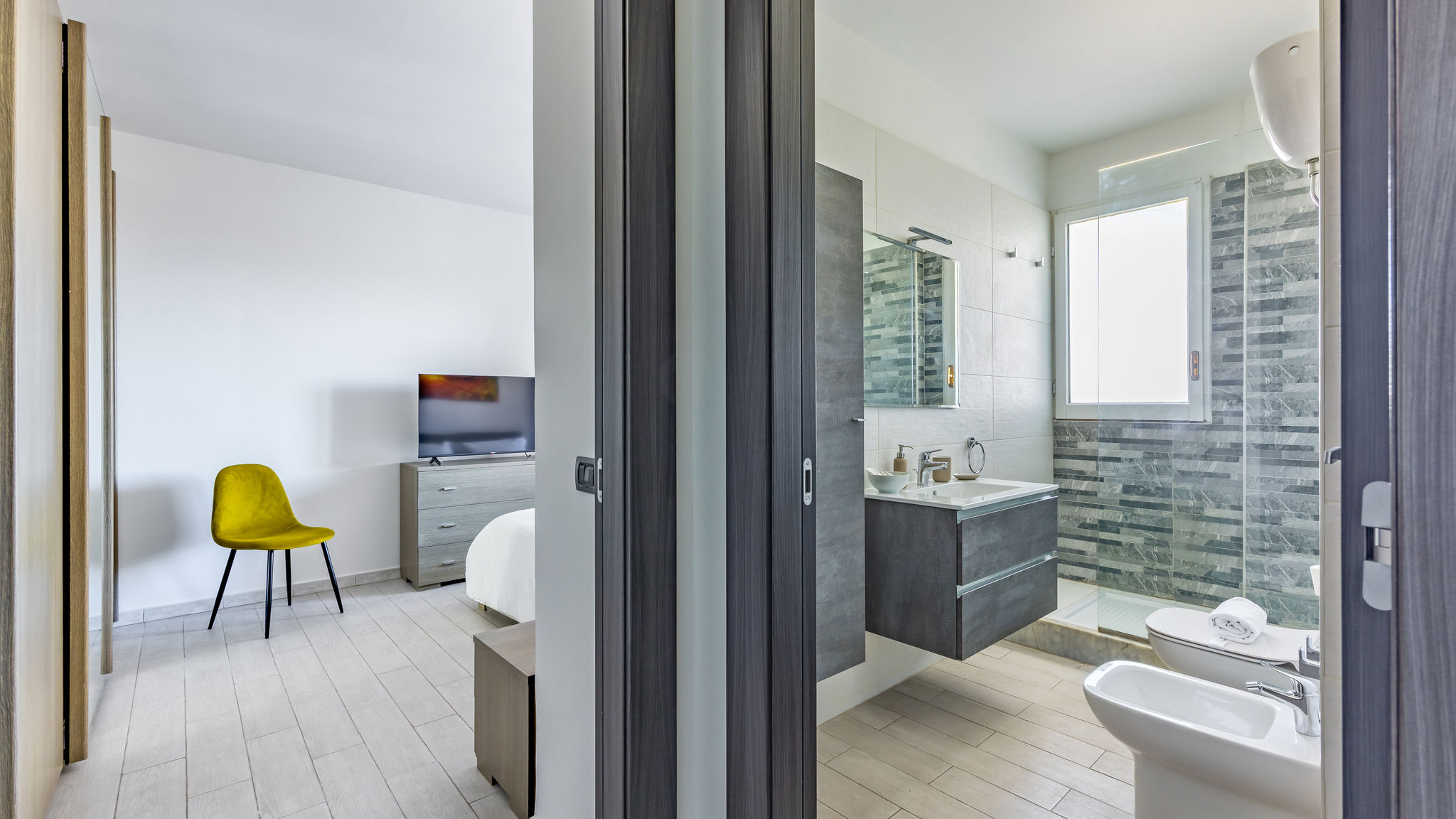 Italianway Napoli Casa Kenzo with parking by NapoliApartments