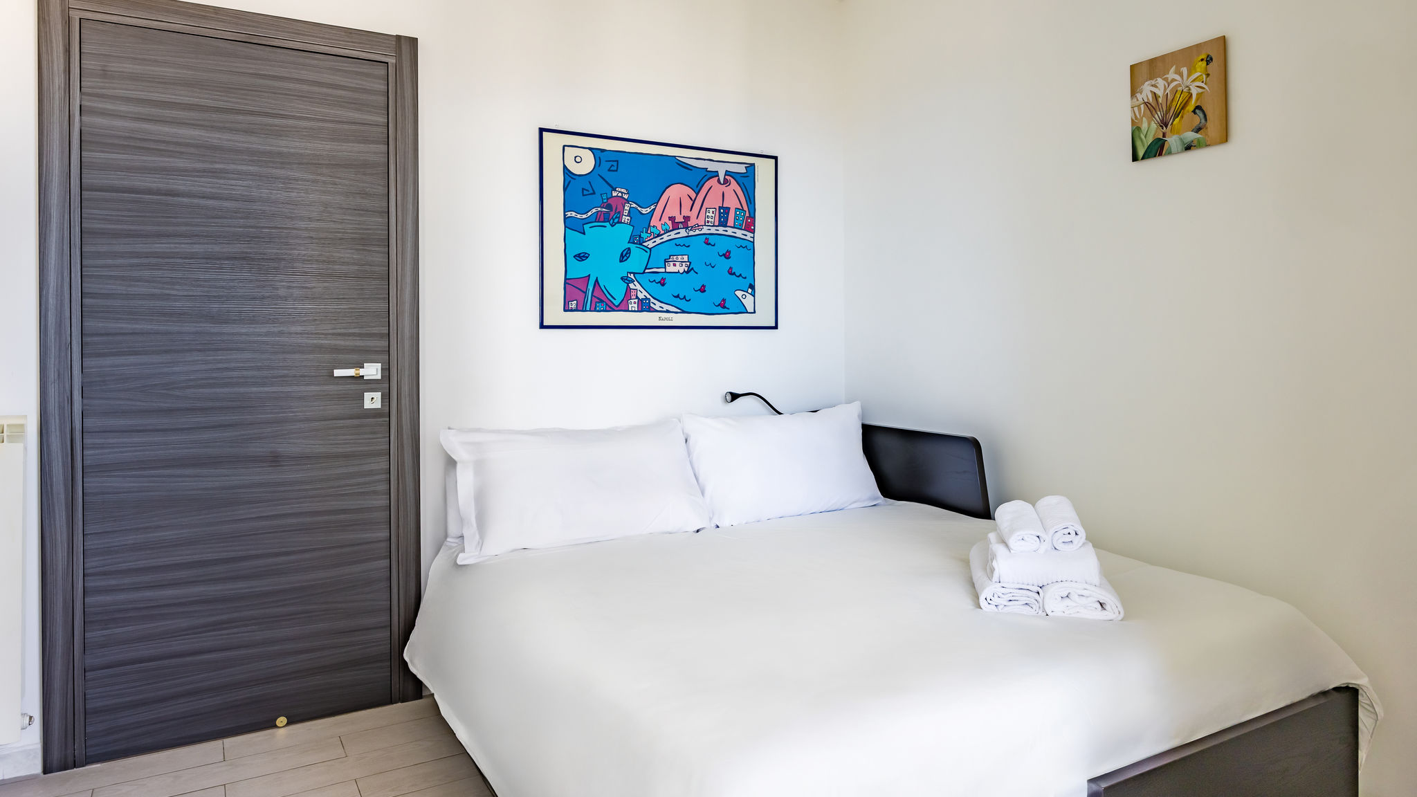 Italianway Napoli Casa Kenzo with parking by NapoliApartments
