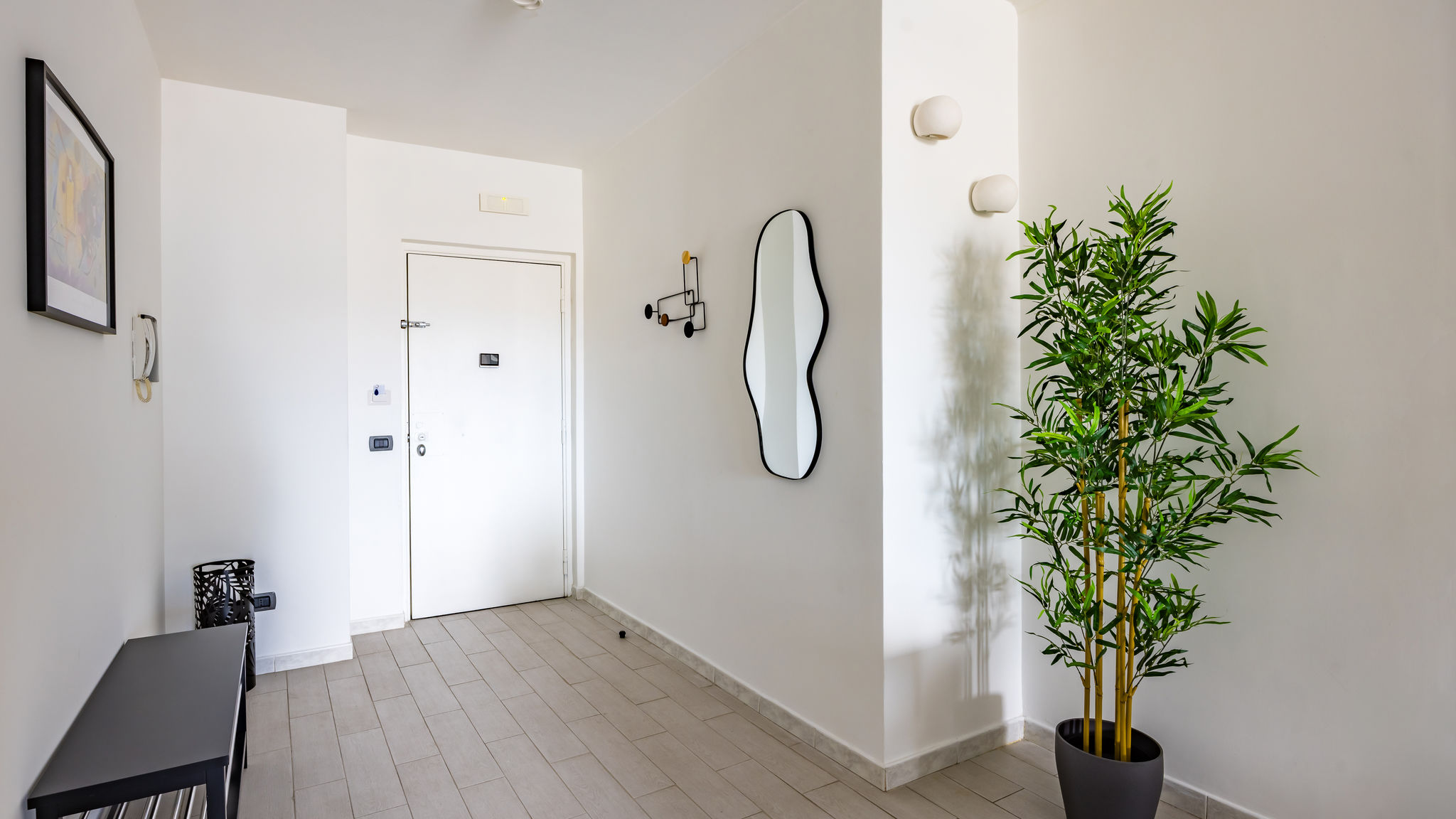 Italianway Napoli Casa Kenzo with parking by NapoliApartments