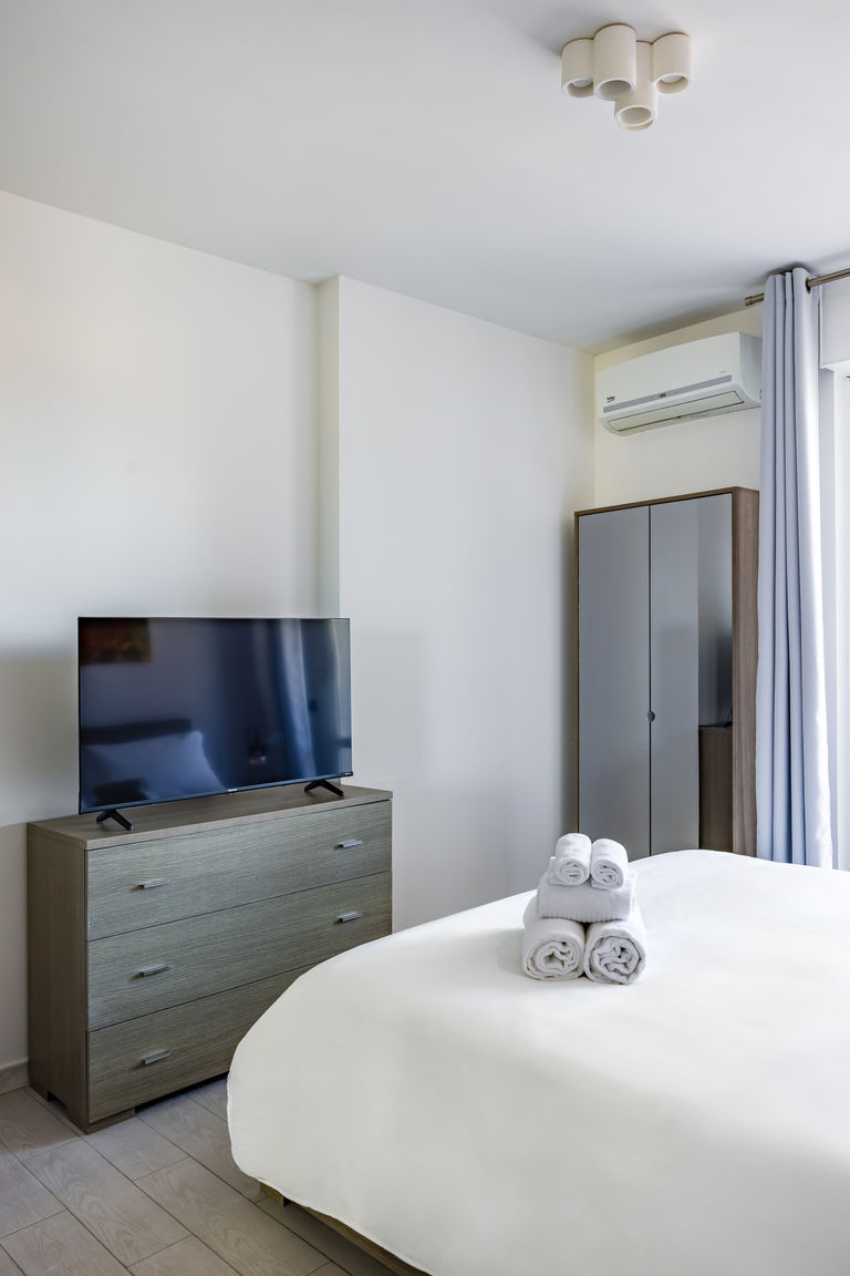 Italianway Napoli Casa Kenzo with parking by NapoliApartments