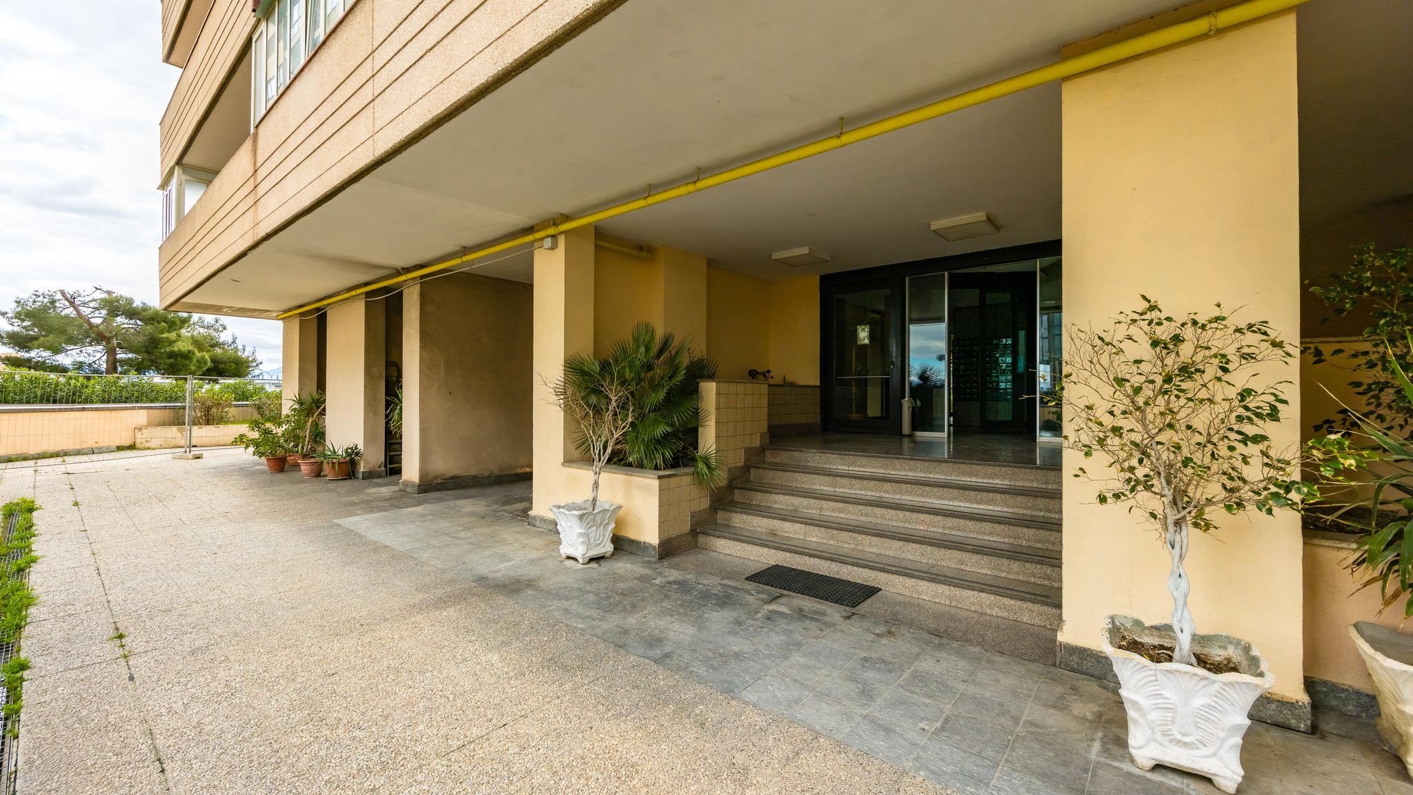 Italianway Napoli Casa Kenzo with parking by NapoliApartments