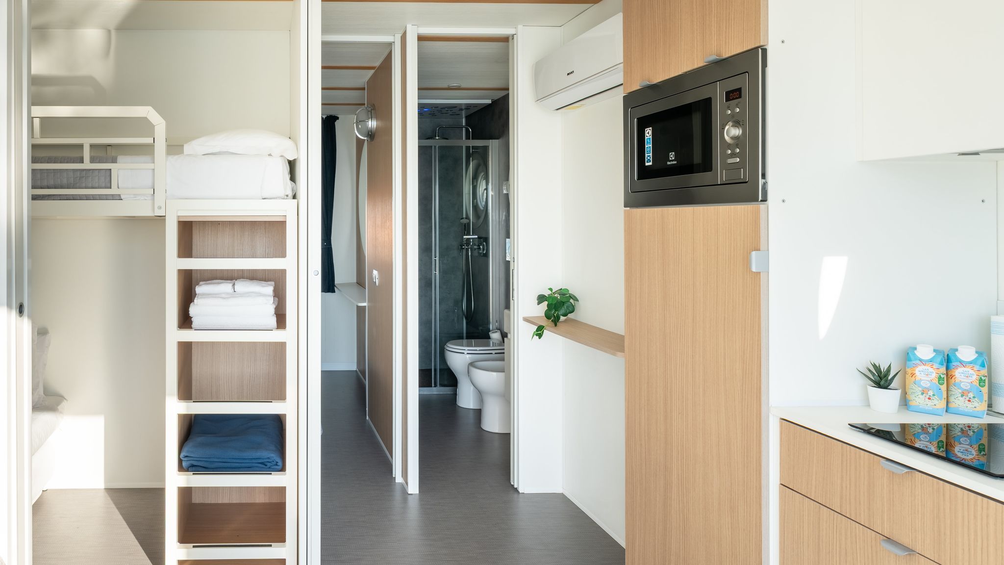 Italianway Rimini Levante 7 - Nomastay House Boats