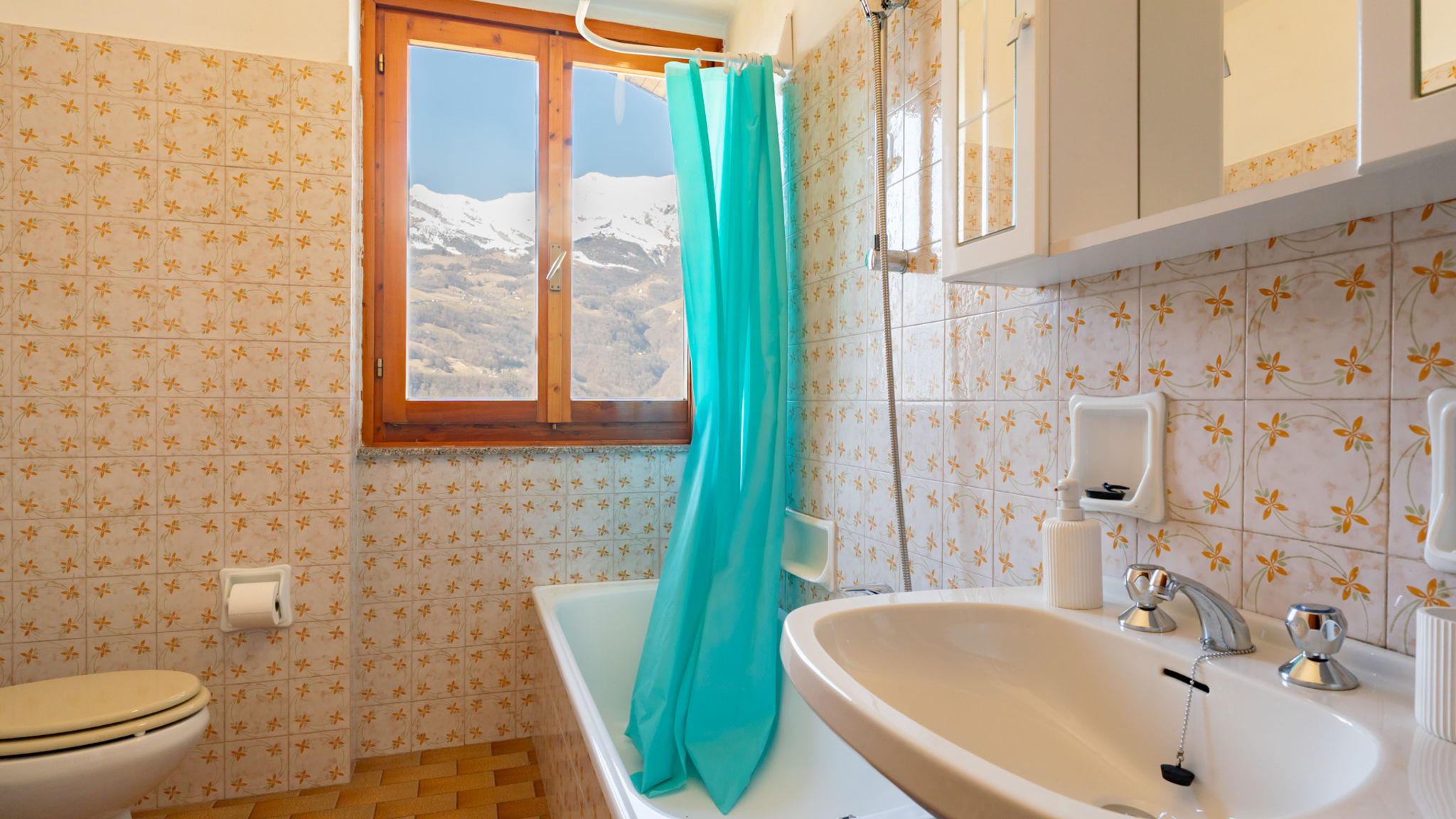 Italianway Barzio Spacious mountain view attic apartment