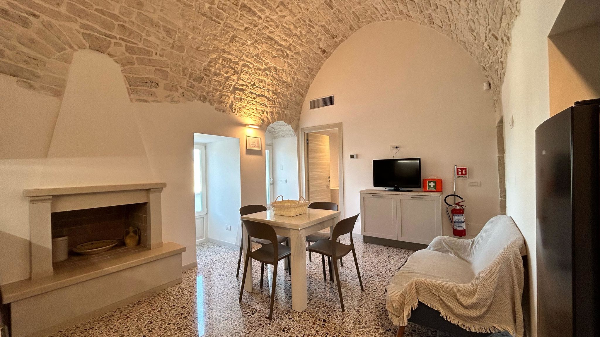 MONHOLIDAY - ospitalità e servizi per il turismo Monopoli Dimora Campanile Galleppa