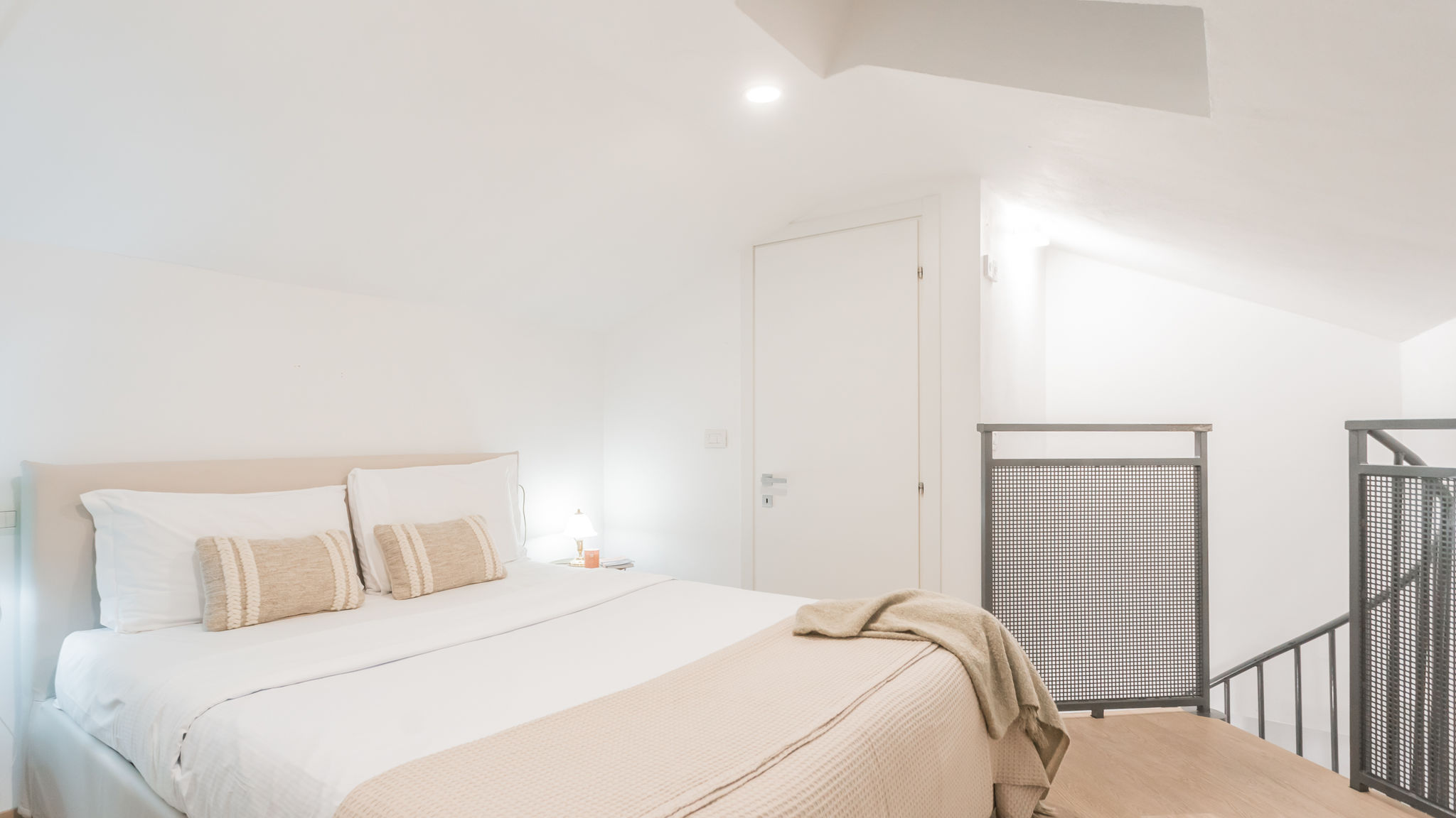 Italianway Como Casa Dani in city centre with Parking