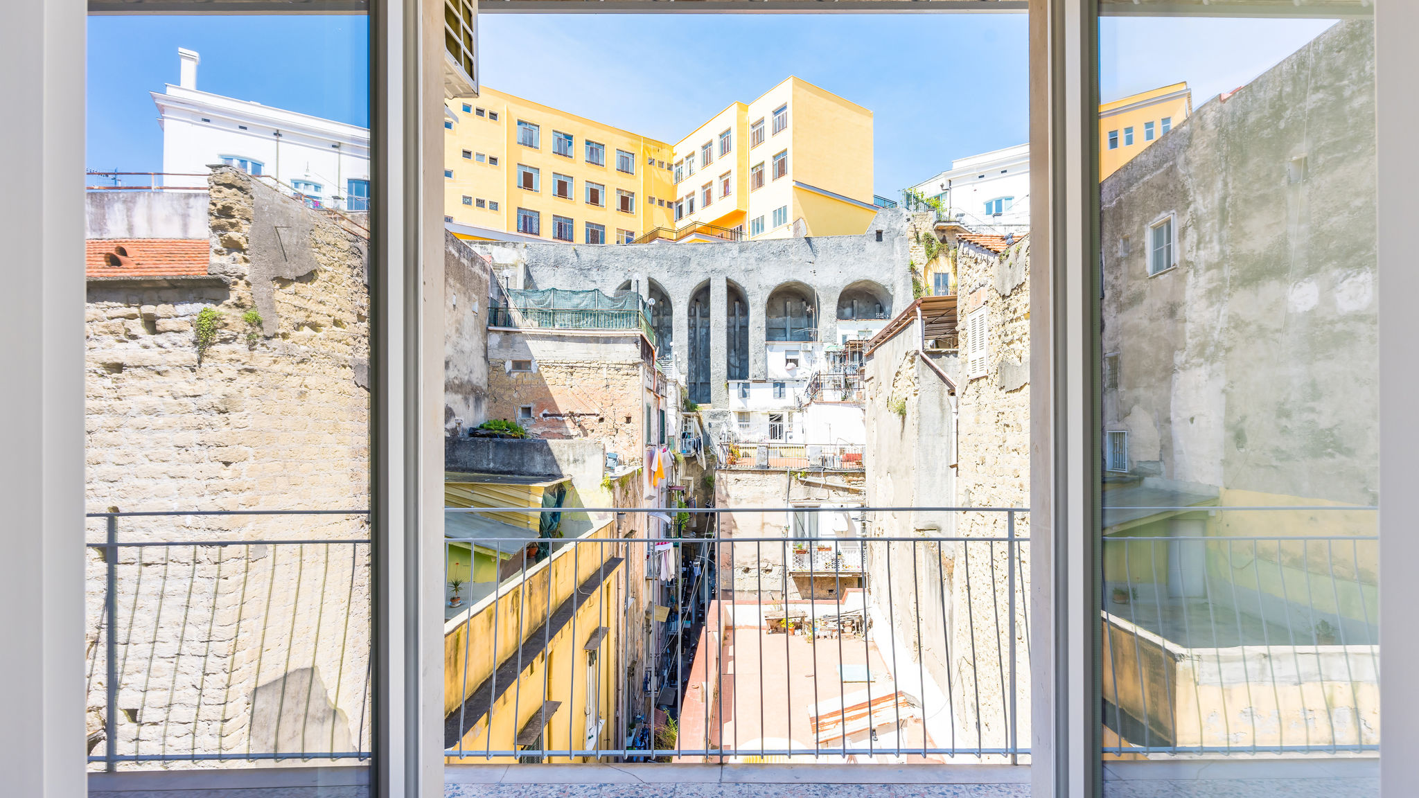 Napoliapartments.it (per Apt commercializzati) Napoli Brombeis Double Bedroom Center by NapoliApartments
