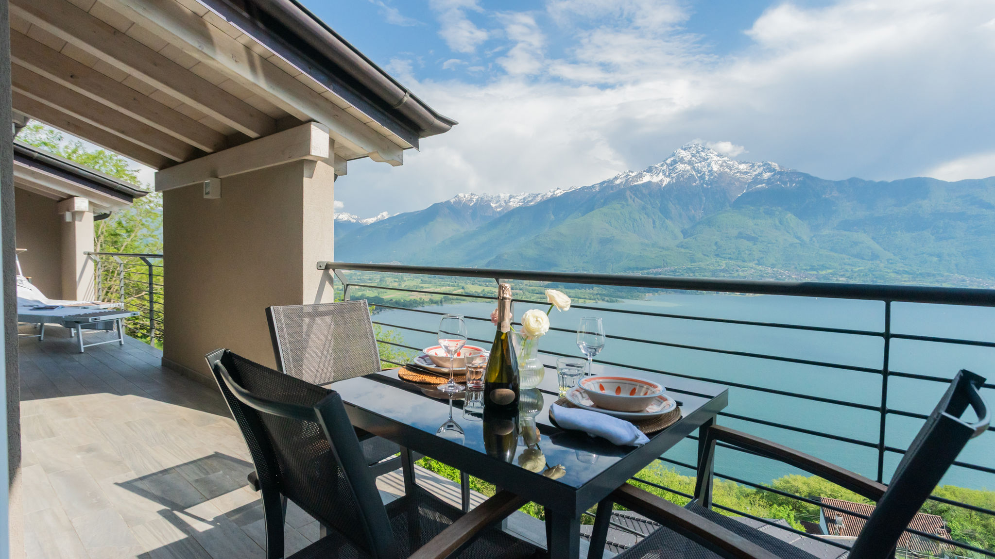 Italianway Trezzone Attico apartment with lakeview