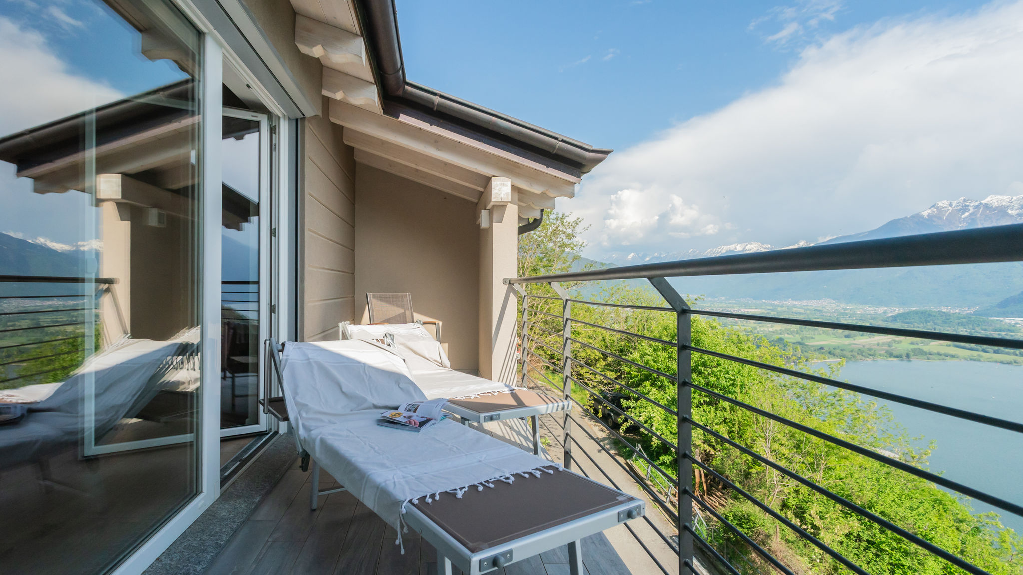 Italianway Trezzone Attico apartment with lakeview