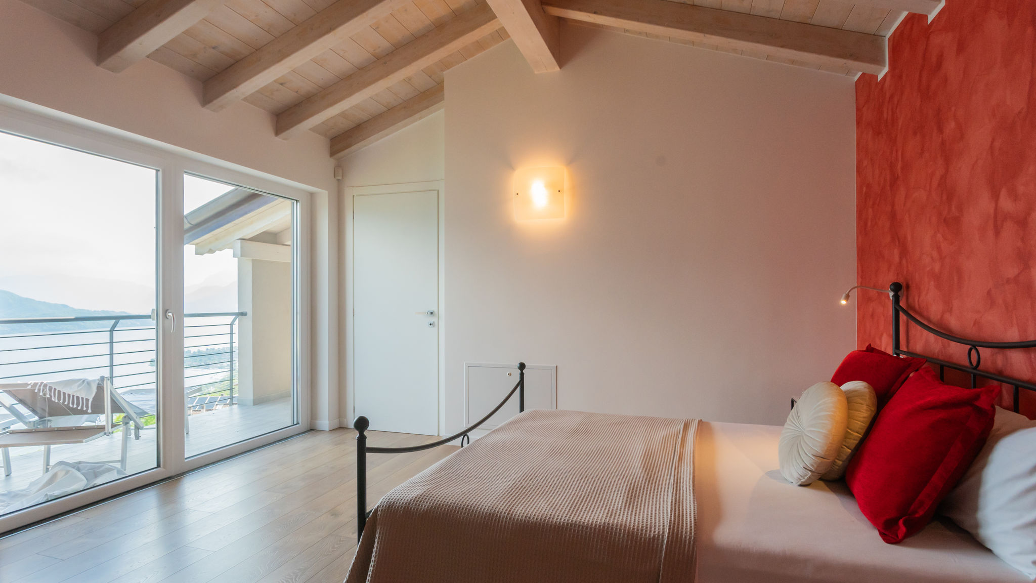 Italianway Trezzone Attico apartment with lakeview