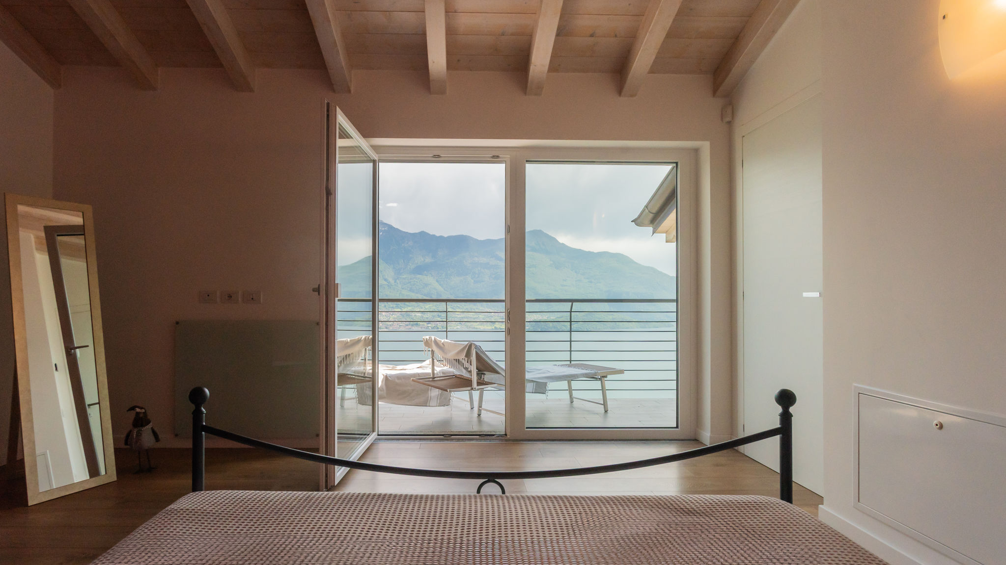 Italianway Trezzone Attico apartment with lakeview