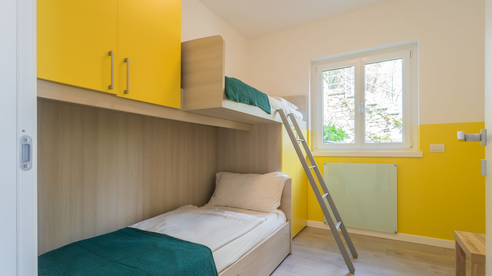 Italianway Trezzone Blooms by the Lake