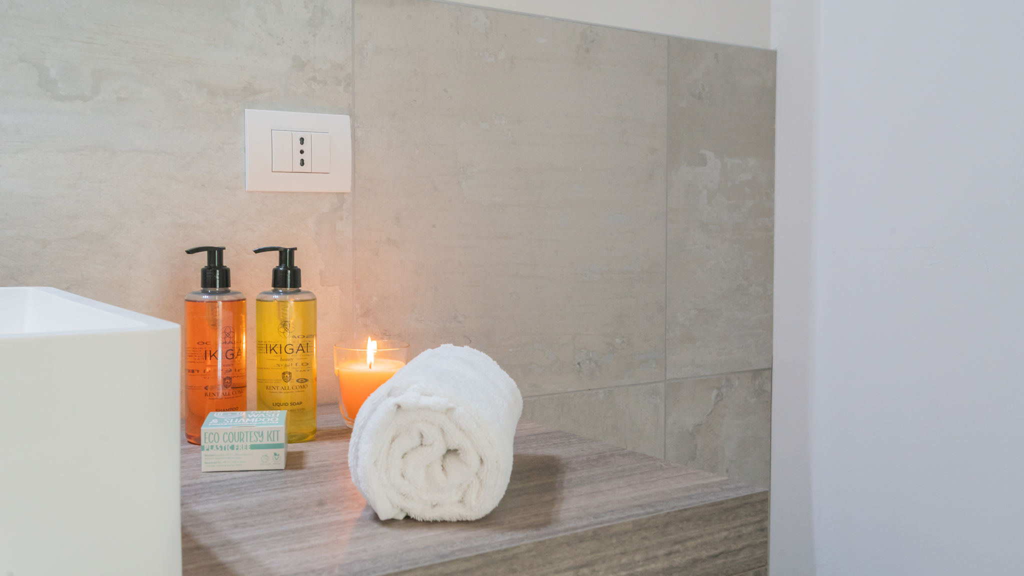 Italianway Trezzone Blooms by the Lake