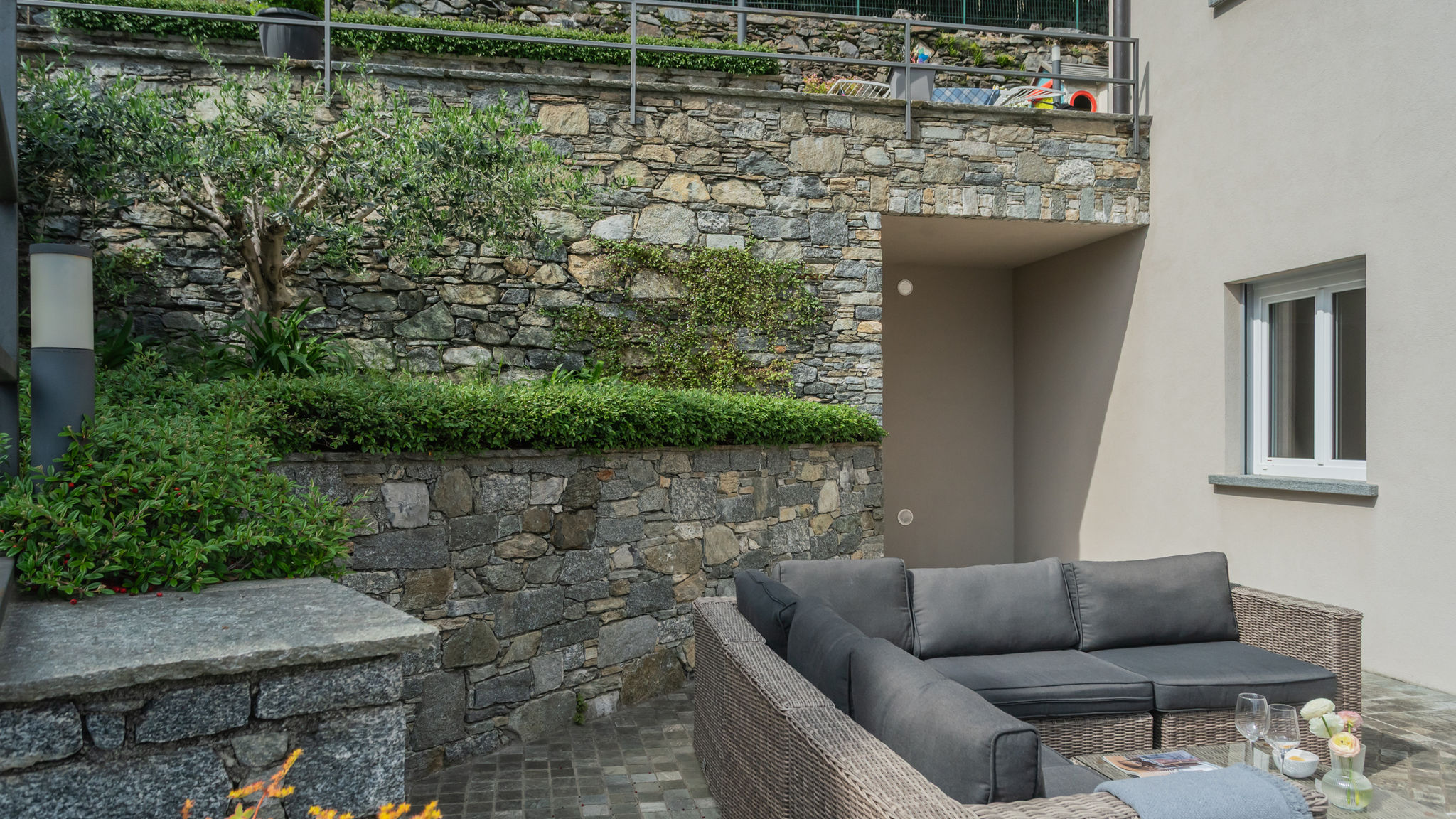 Italianway Trezzone Blooms by the Lake