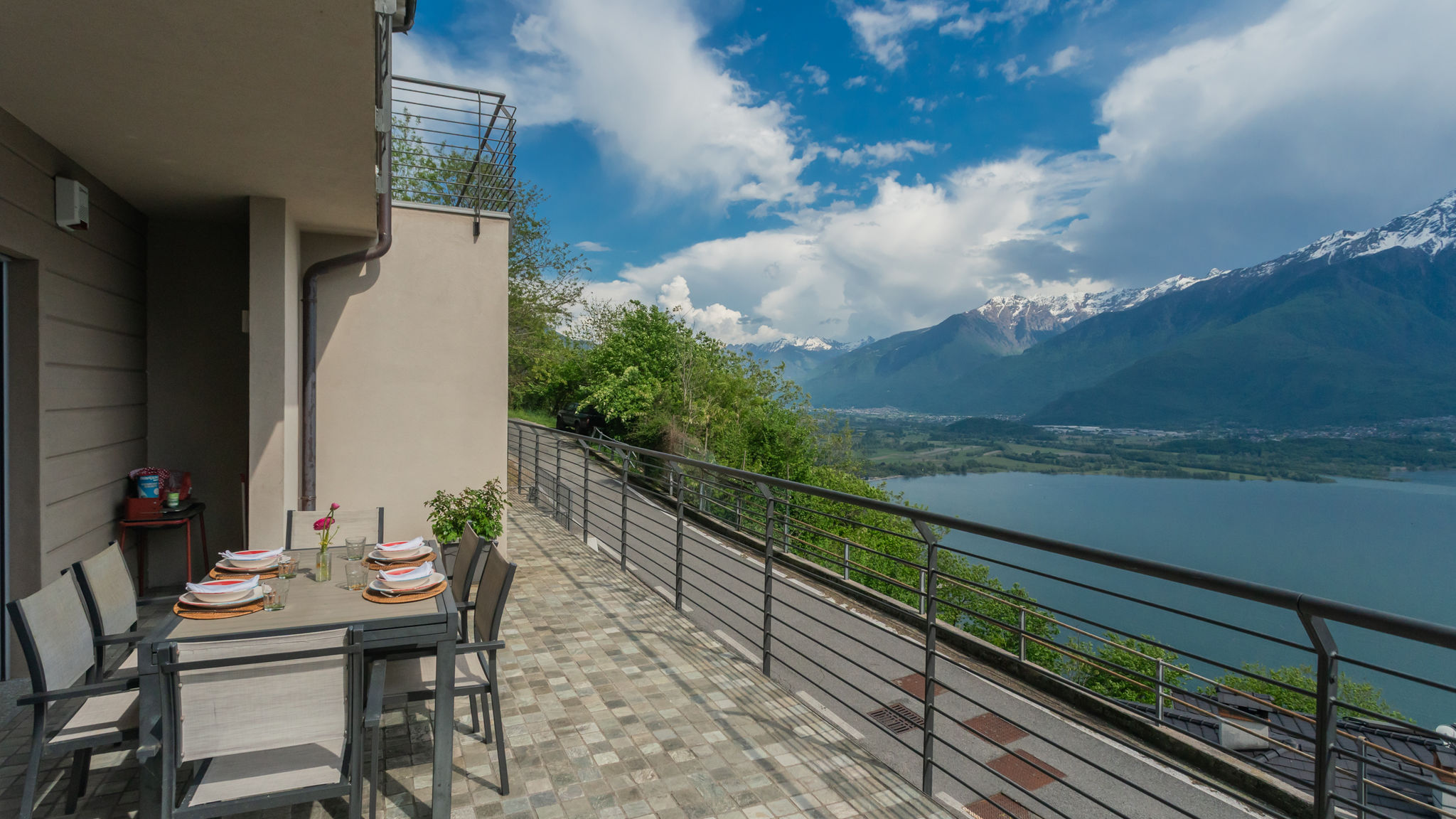 Italianway Trezzone Blooms by the Lake