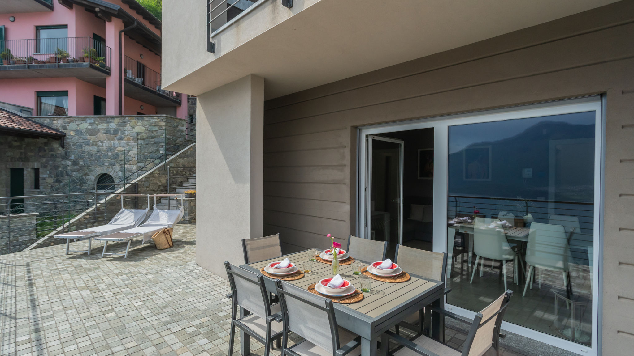 Italianway Trezzone Blooms by the Lake