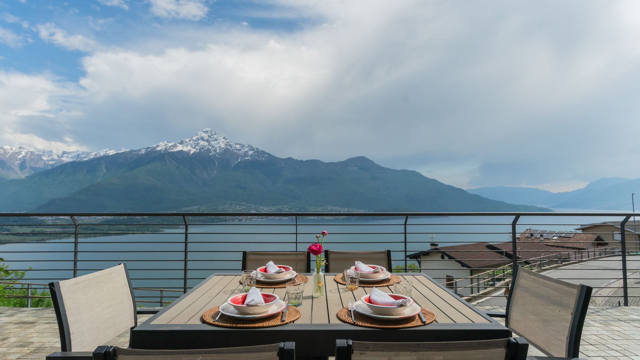 Italianway Trezzone Blooms by the Lake