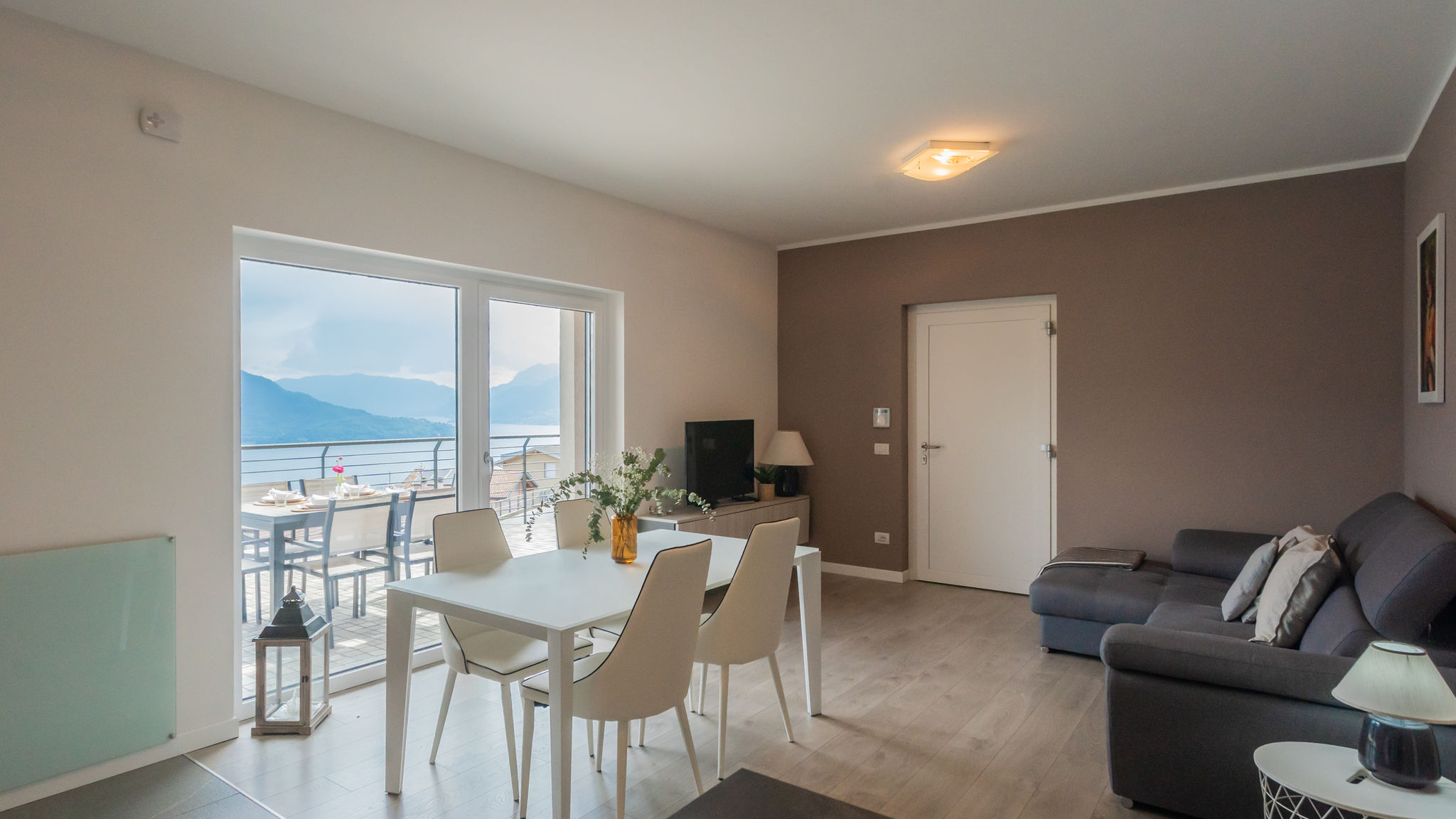 Italianway Trezzone Blooms by the Lake