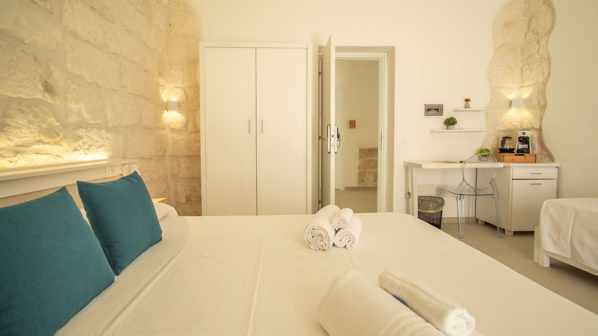Italianway Lampedusa e Linosa Grotta di Punta Russeddu - Le Grotte Rooms