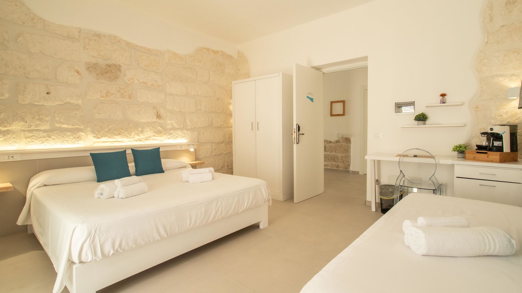 Italianway Lampedusa e Linosa Grotta di Punta Russeddu - Le Grotte Rooms