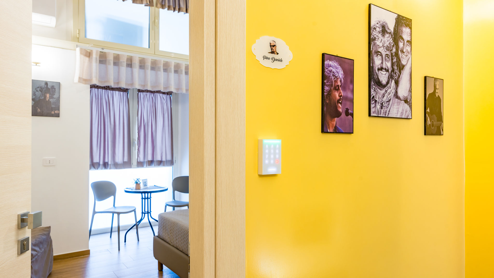 Italianway Napoli Guest Rooms Bellini - Pino Daniele -Camera classic
