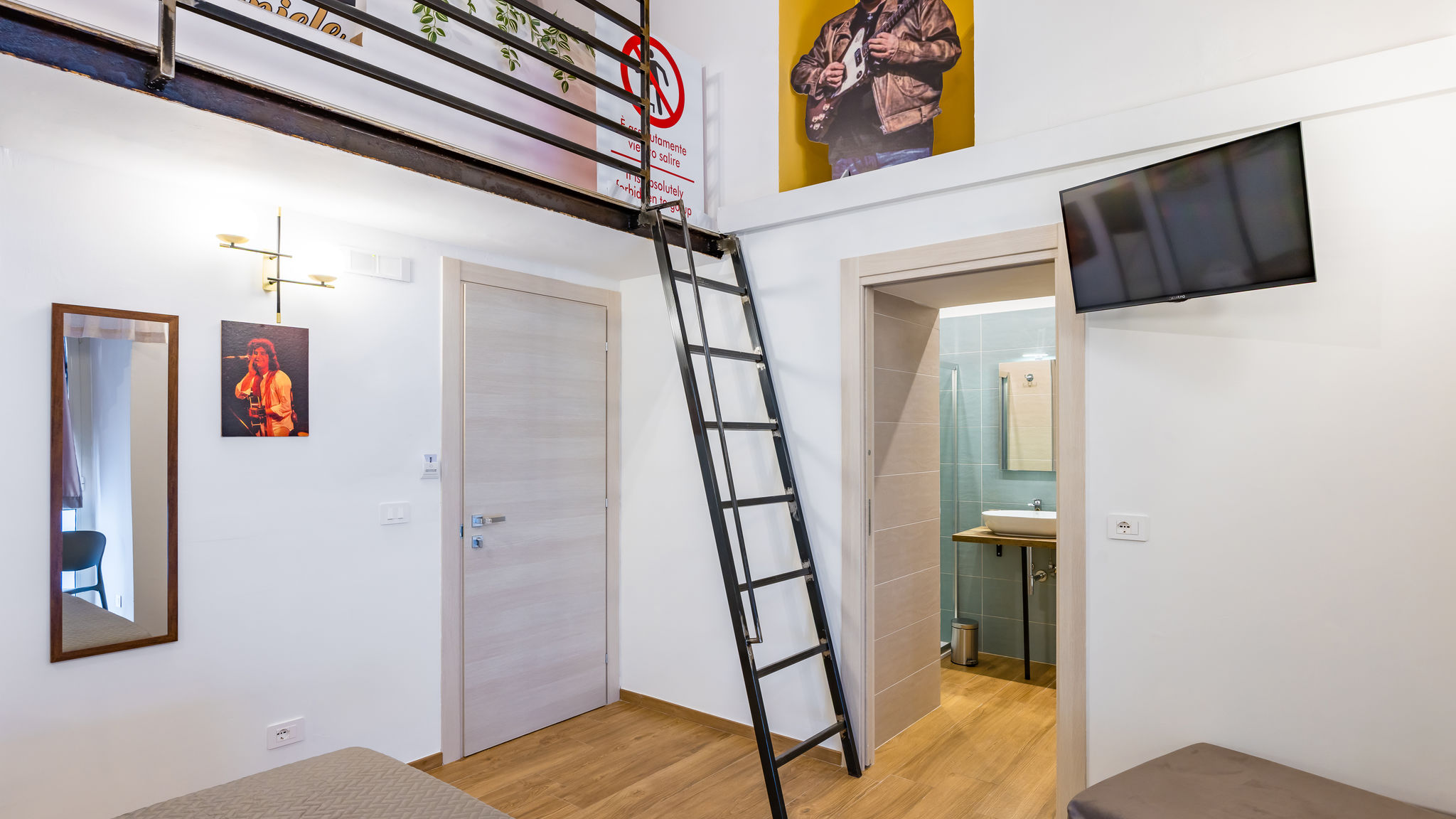 Italianway Napoli Guest Rooms Bellini - Pino Daniele -Camera classic