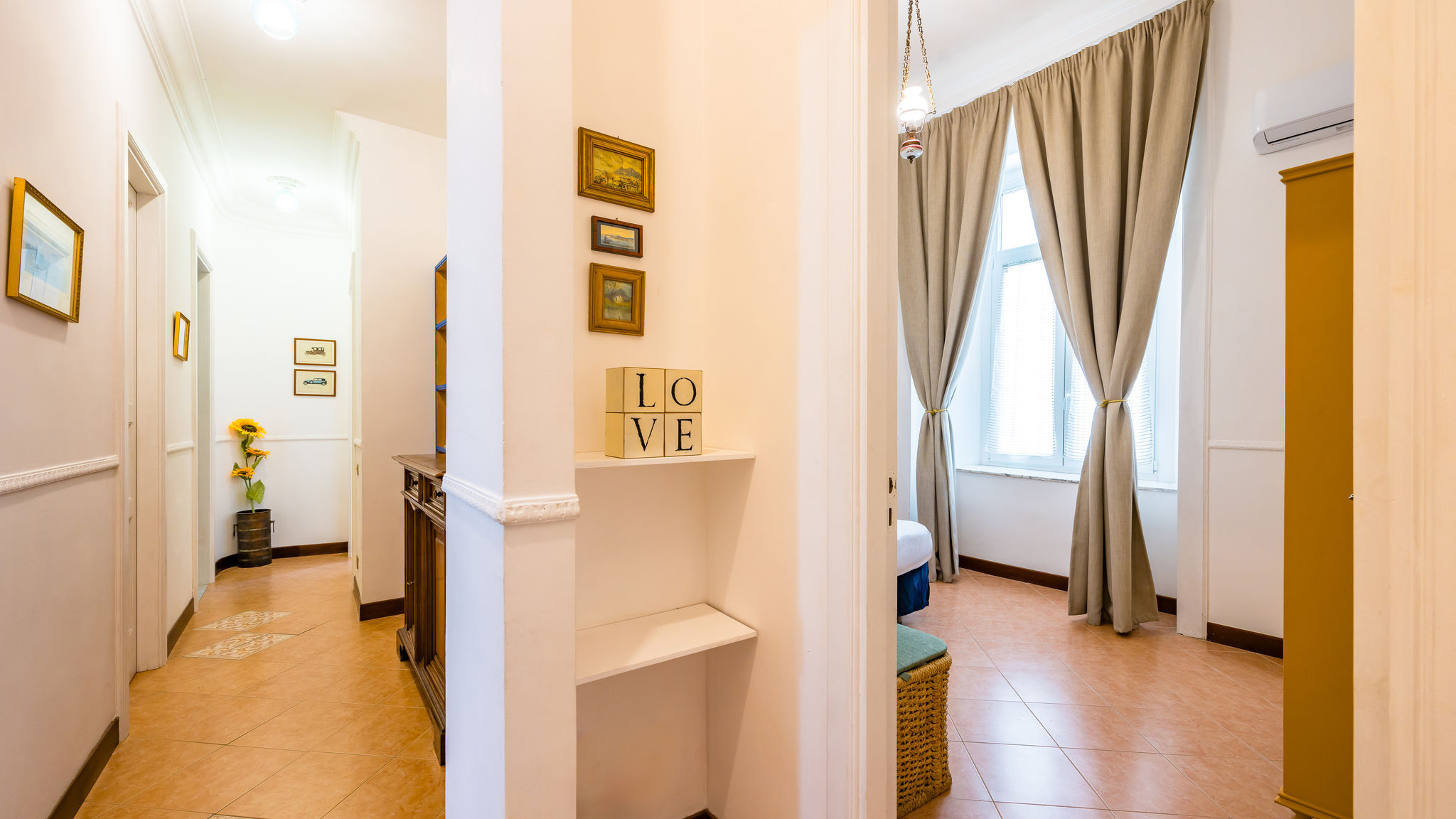Napoliapartments.it (per Apt commercializzati) Napoli La Casa di Famiglia by NapoliApartments