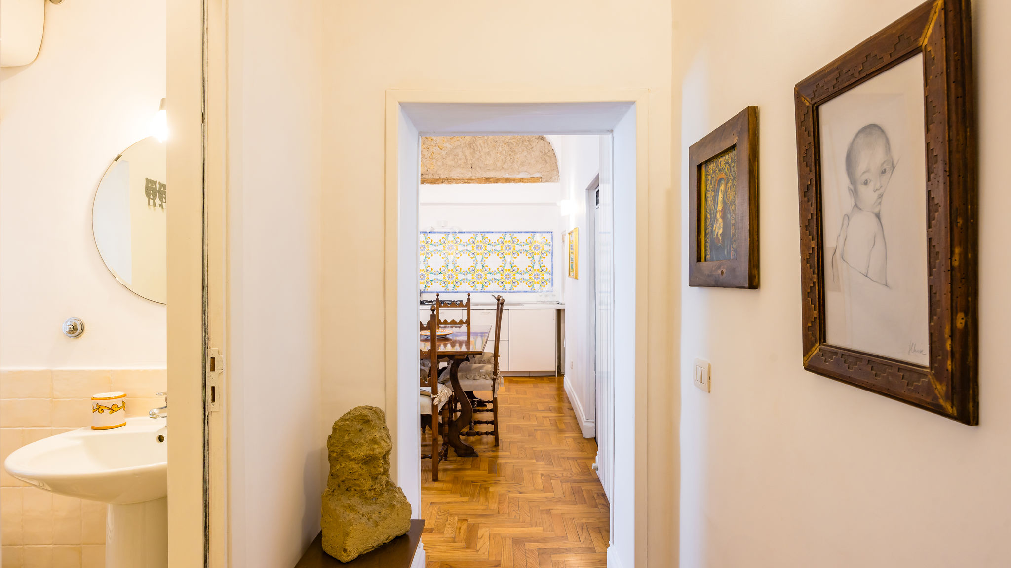 Napoliapartments.it (per Apt commercializzati) Napoli Cavour Art and Museum Flat by NapoliApartments