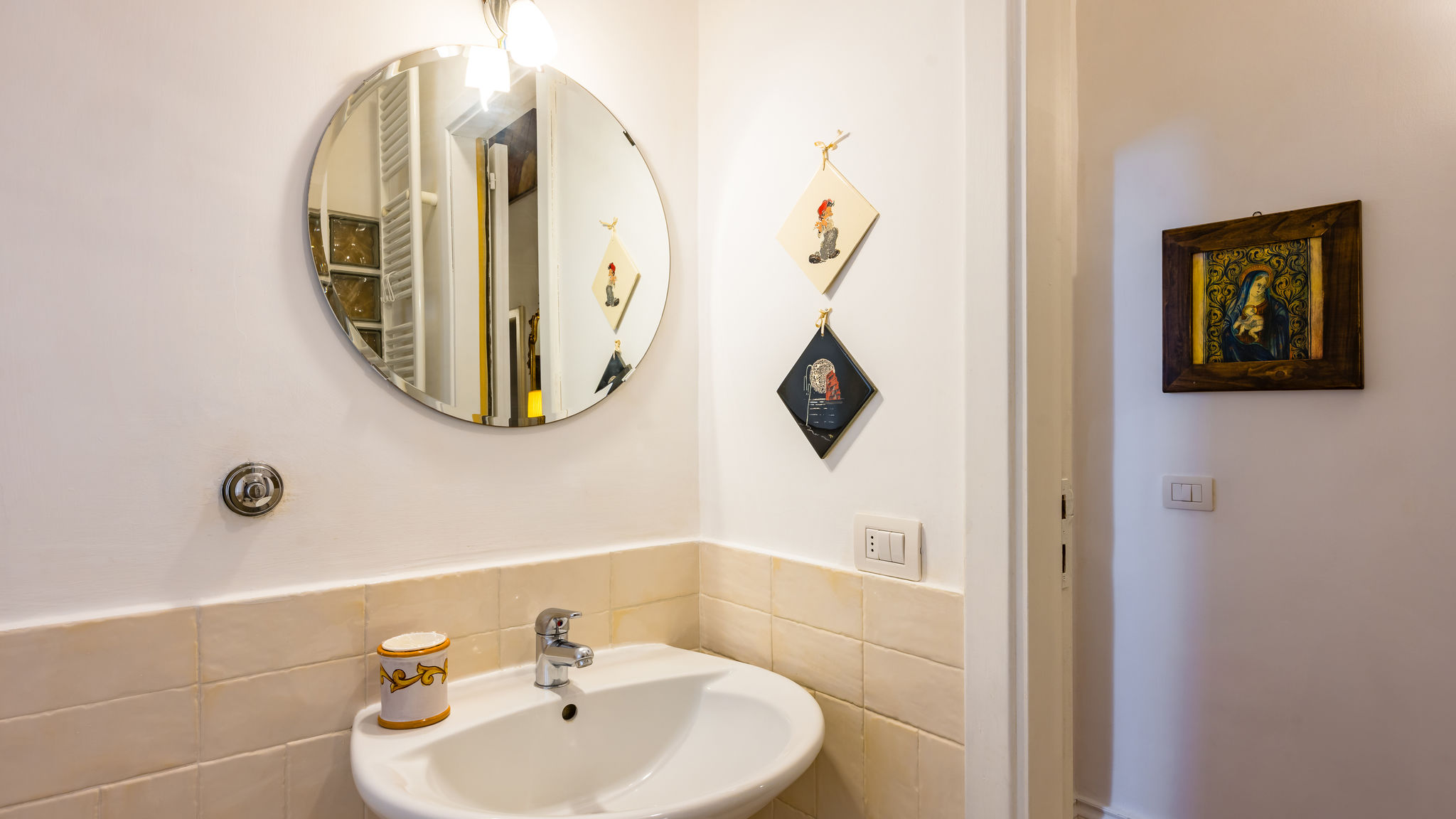 Napoliapartments.it (per Apt commercializzati) Napoli Cavour Art and Museum Flat by NapoliApartments