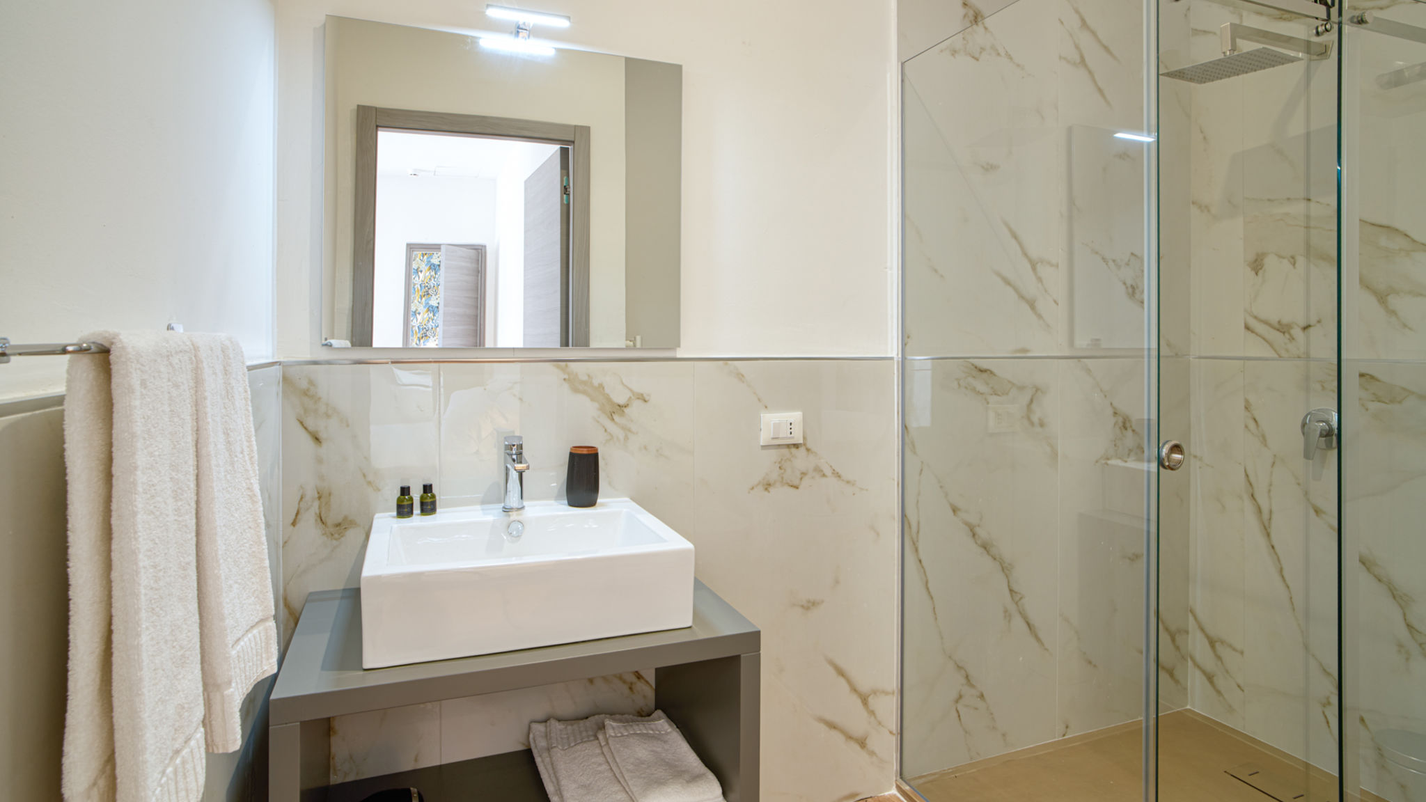 Italianway Terrasini Ella Suites Apartments